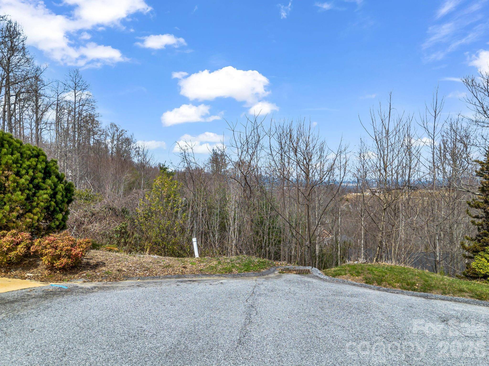 2325 Pommel RD #2325, Hendersonville, NC 28791
