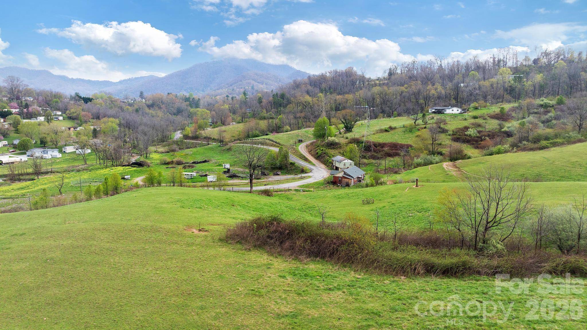 618 Beaverdam ST, Canton, NC 28716