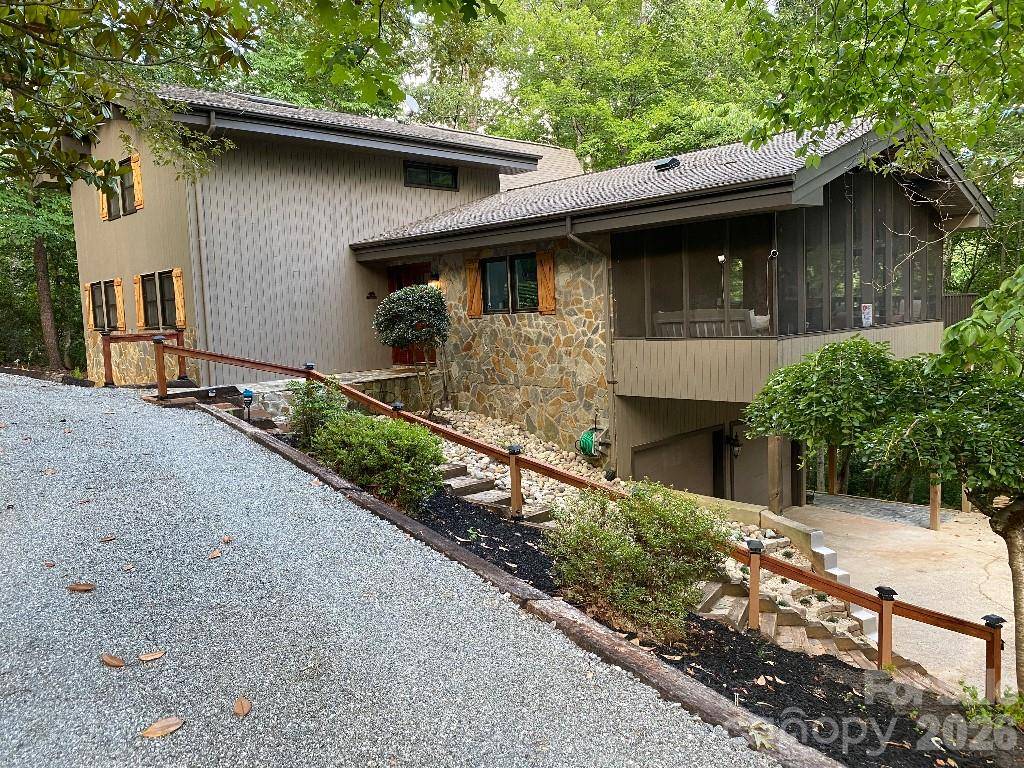 394 Jonathan LN, Lake Lure, NC 28746