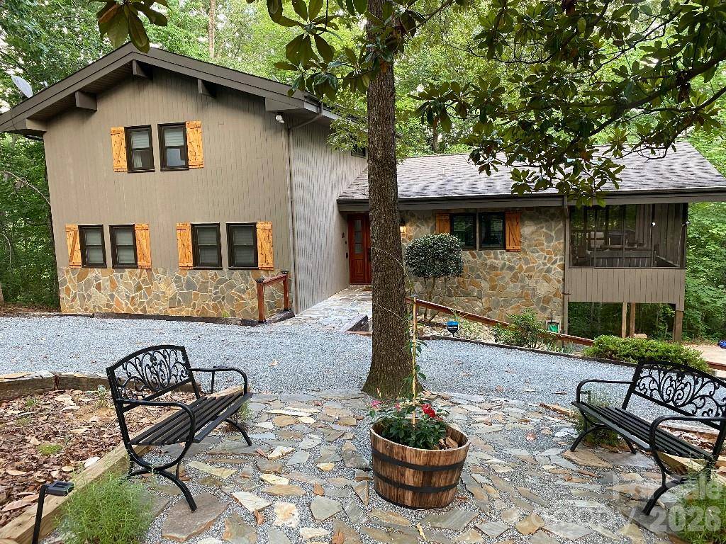 394 Jonathan LN, Lake Lure, NC 28746