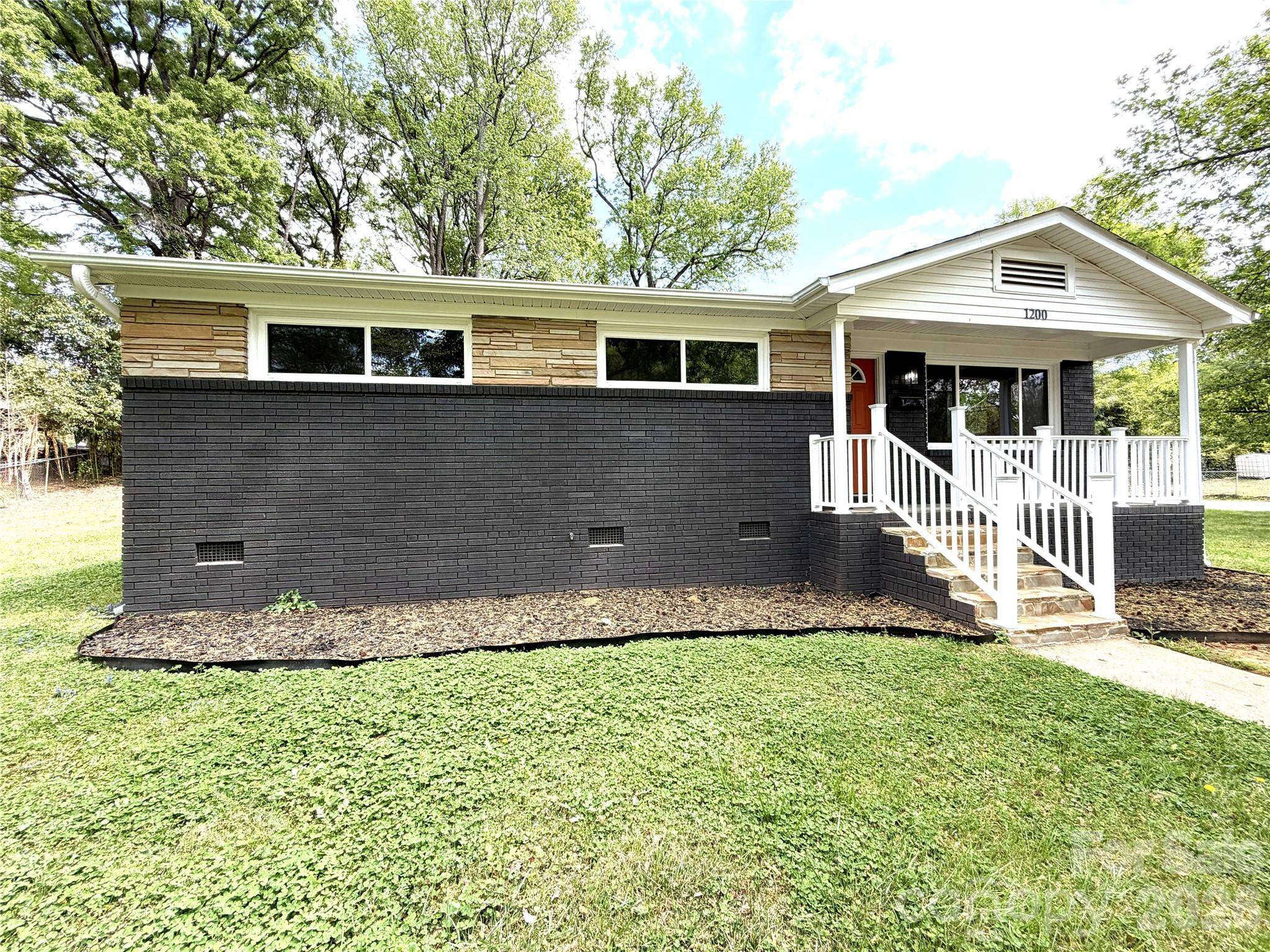 1200 Weststone DR, Charlotte, NC 28208