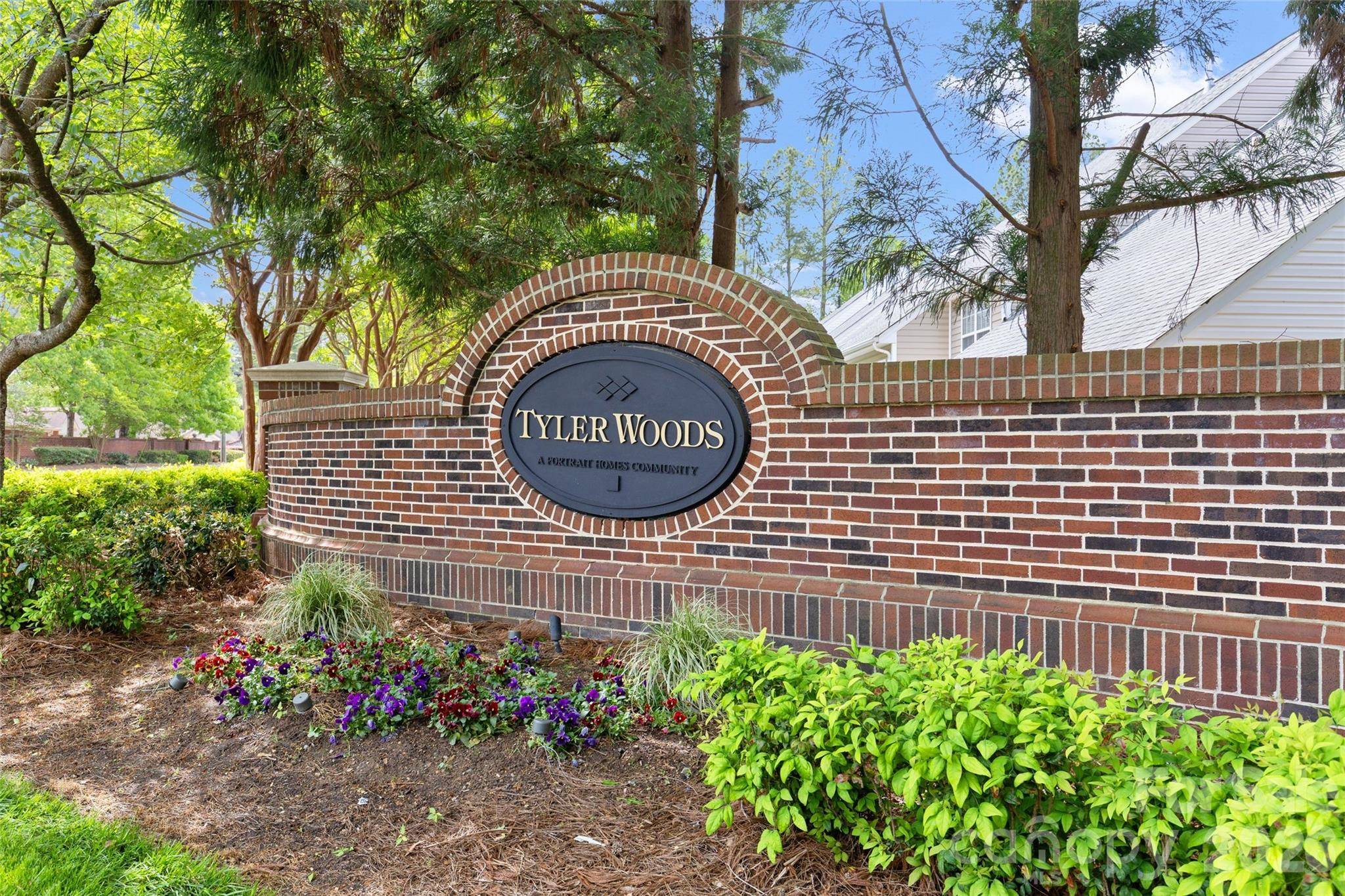 8733 Robinson Forest DR, Charlotte, NC 28277