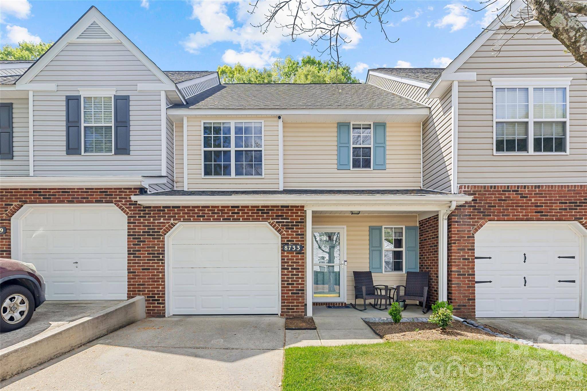 8733 Robinson Forest DR, Charlotte, NC 28277