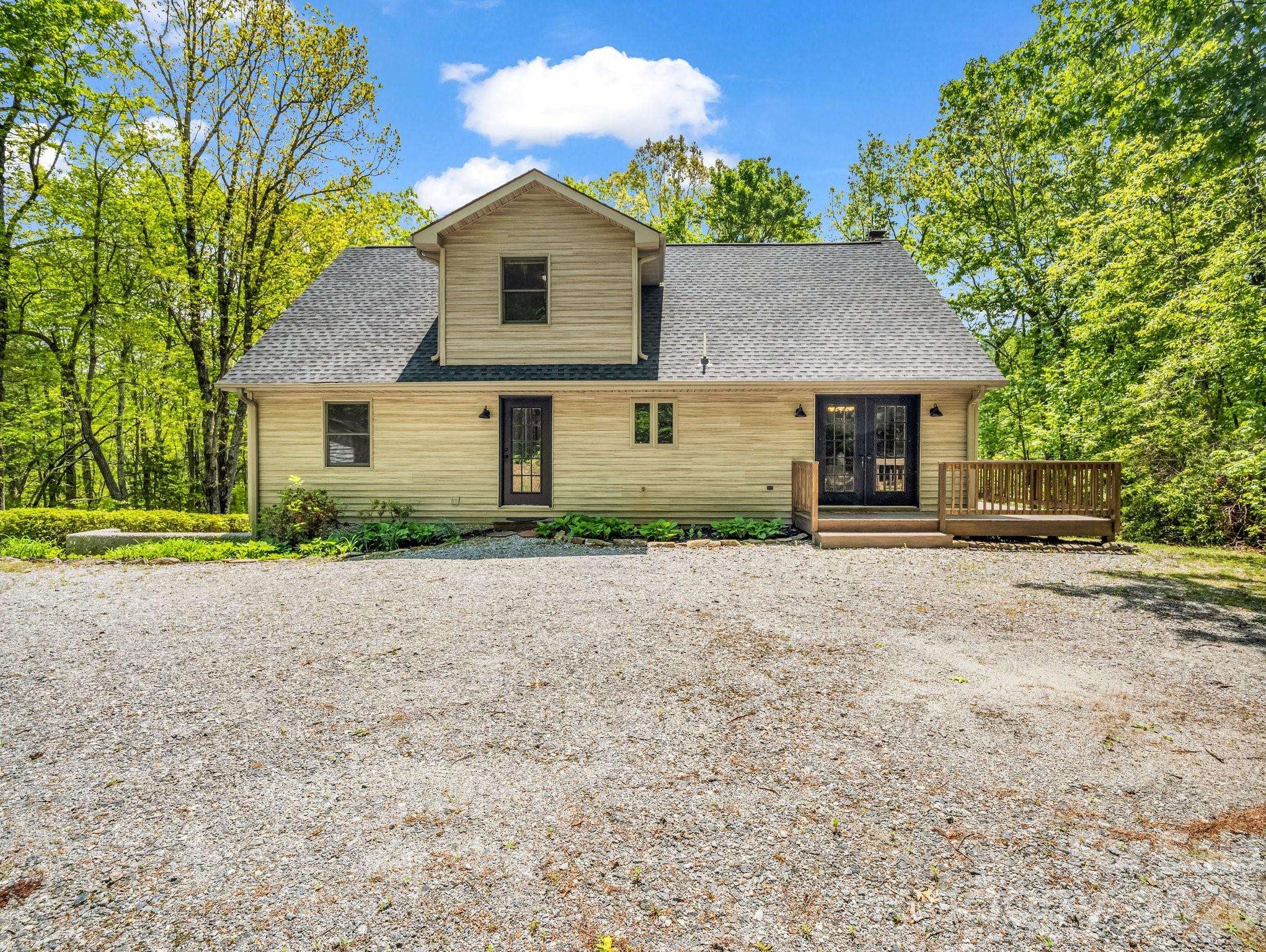 2304 Mountain Page RD, Saluda, NC 28773