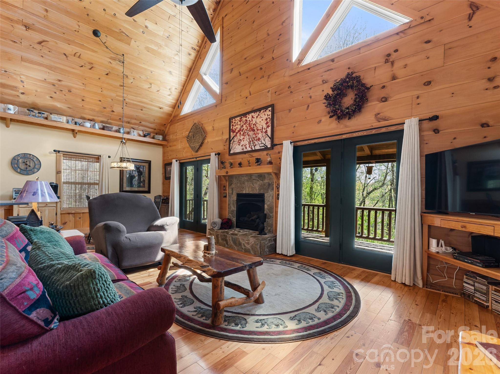 462 Deep Woods LN, Saluda, NC 28773