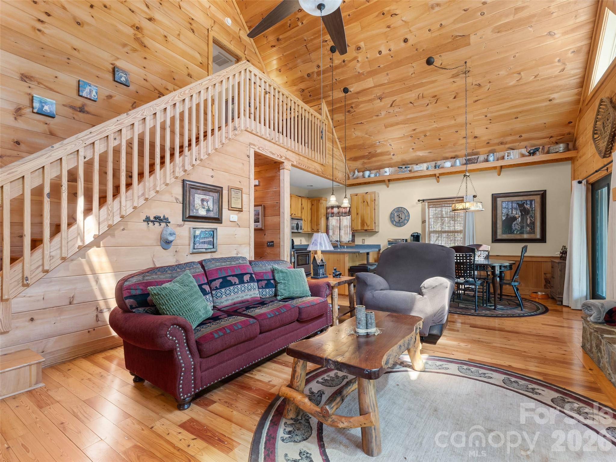 462 Deep Woods LN, Saluda, NC 28773