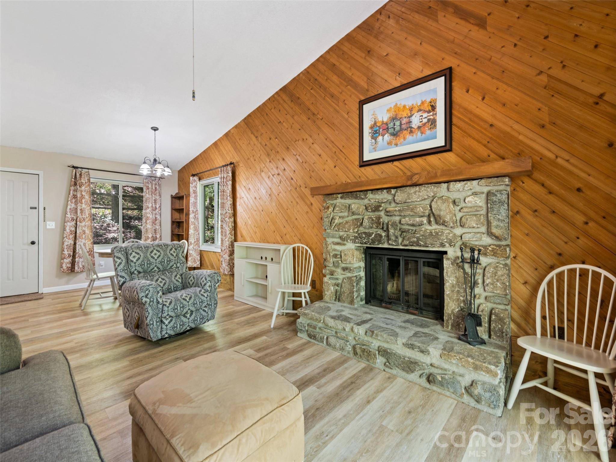 662 Locust DR, Maggie Valley, NC 28751