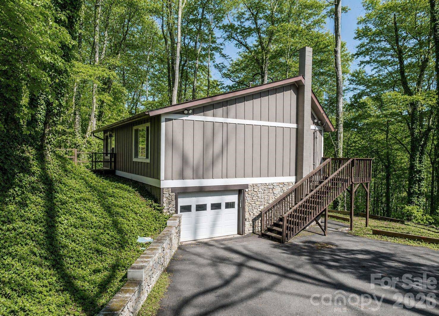 662 Locust DR, Maggie Valley, NC 28751