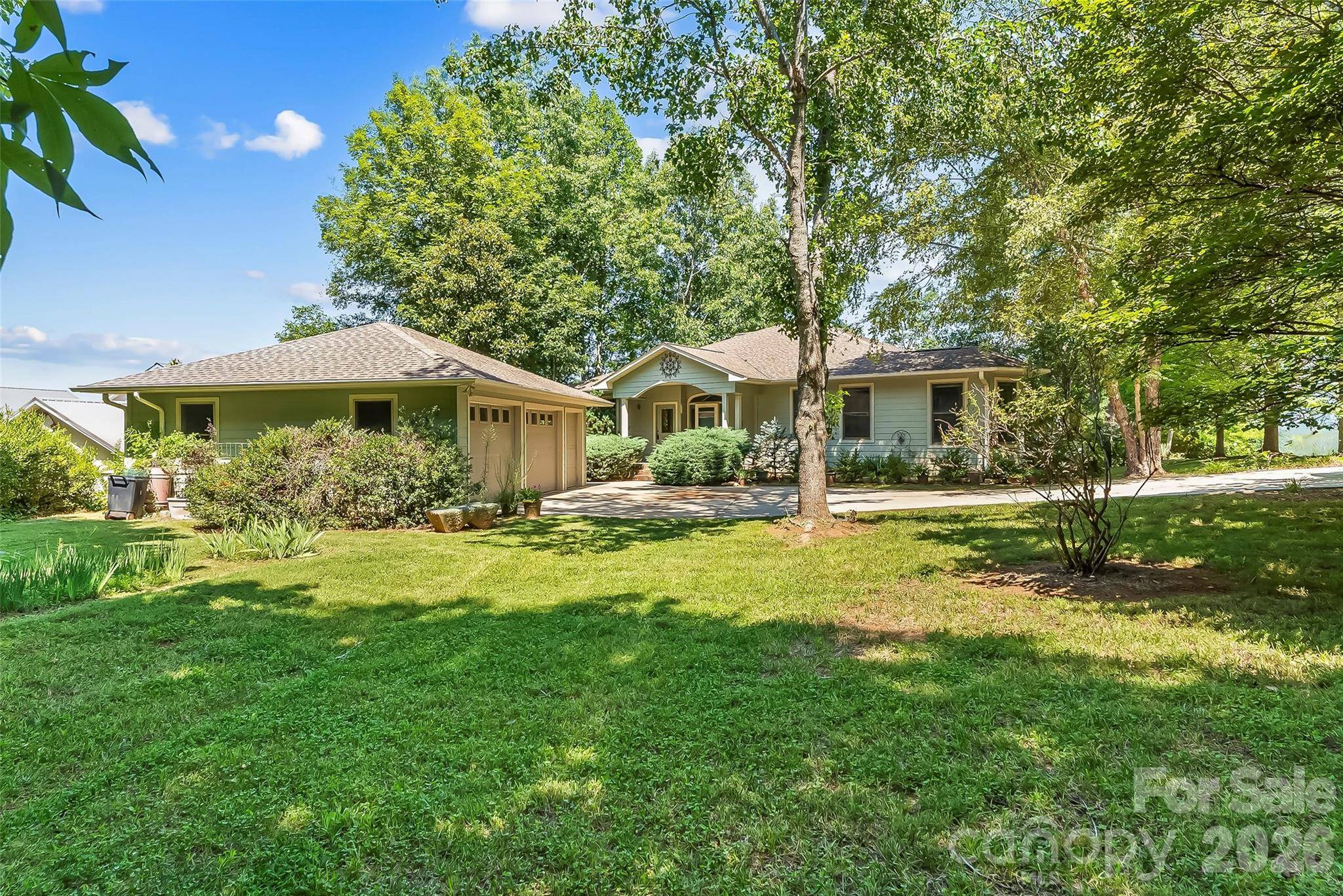 27 Magnolia DR, Nebo, NC 28761