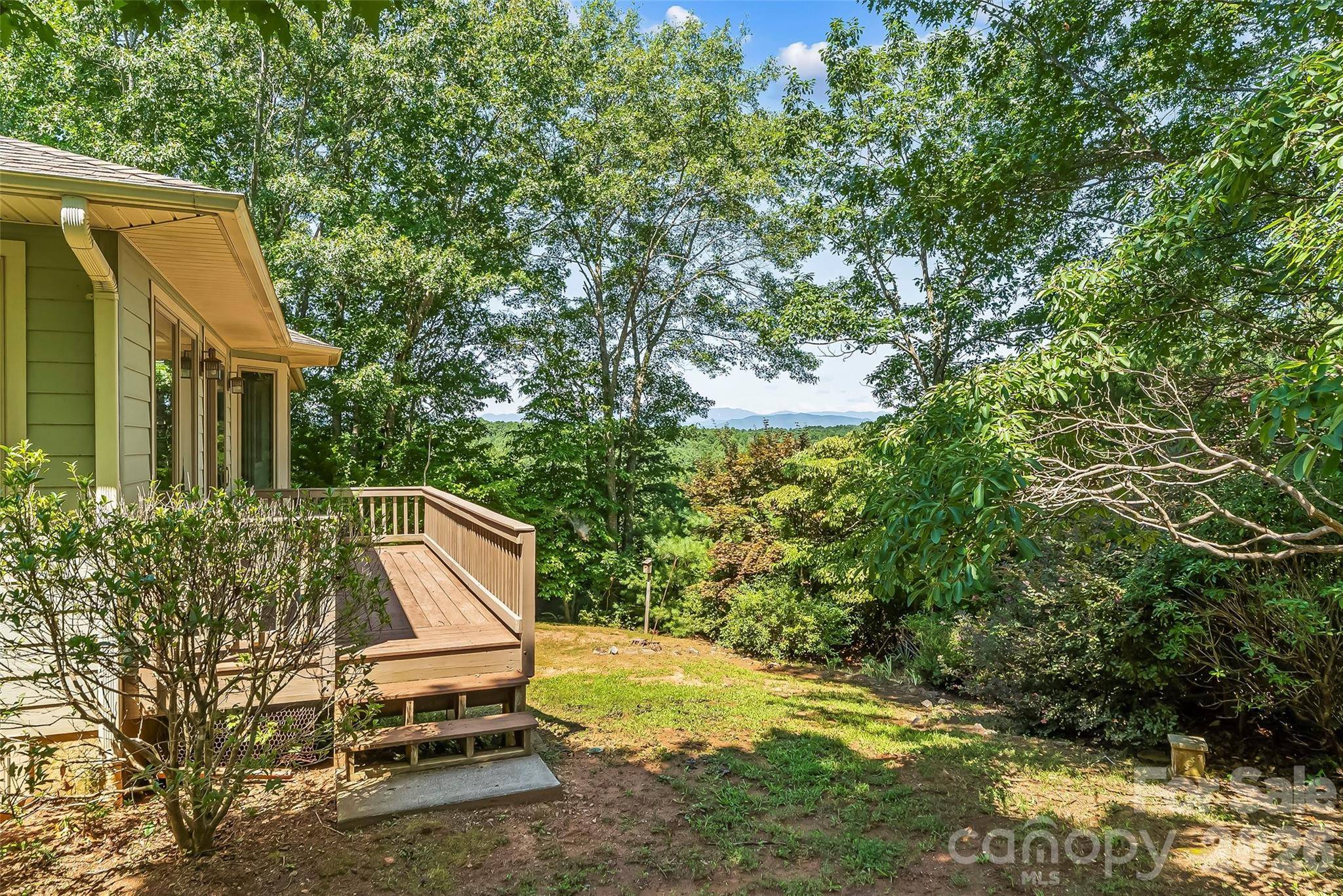 27 Magnolia DR, Nebo, NC 28761
