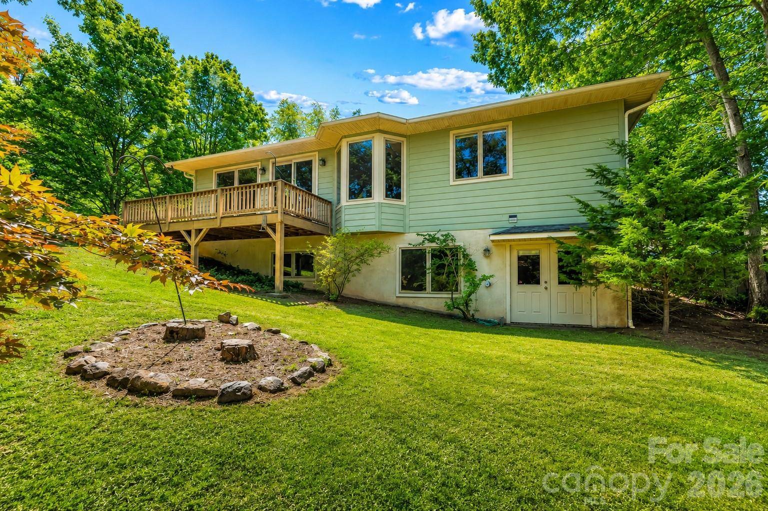 27 Magnolia DR, Nebo, NC 28761