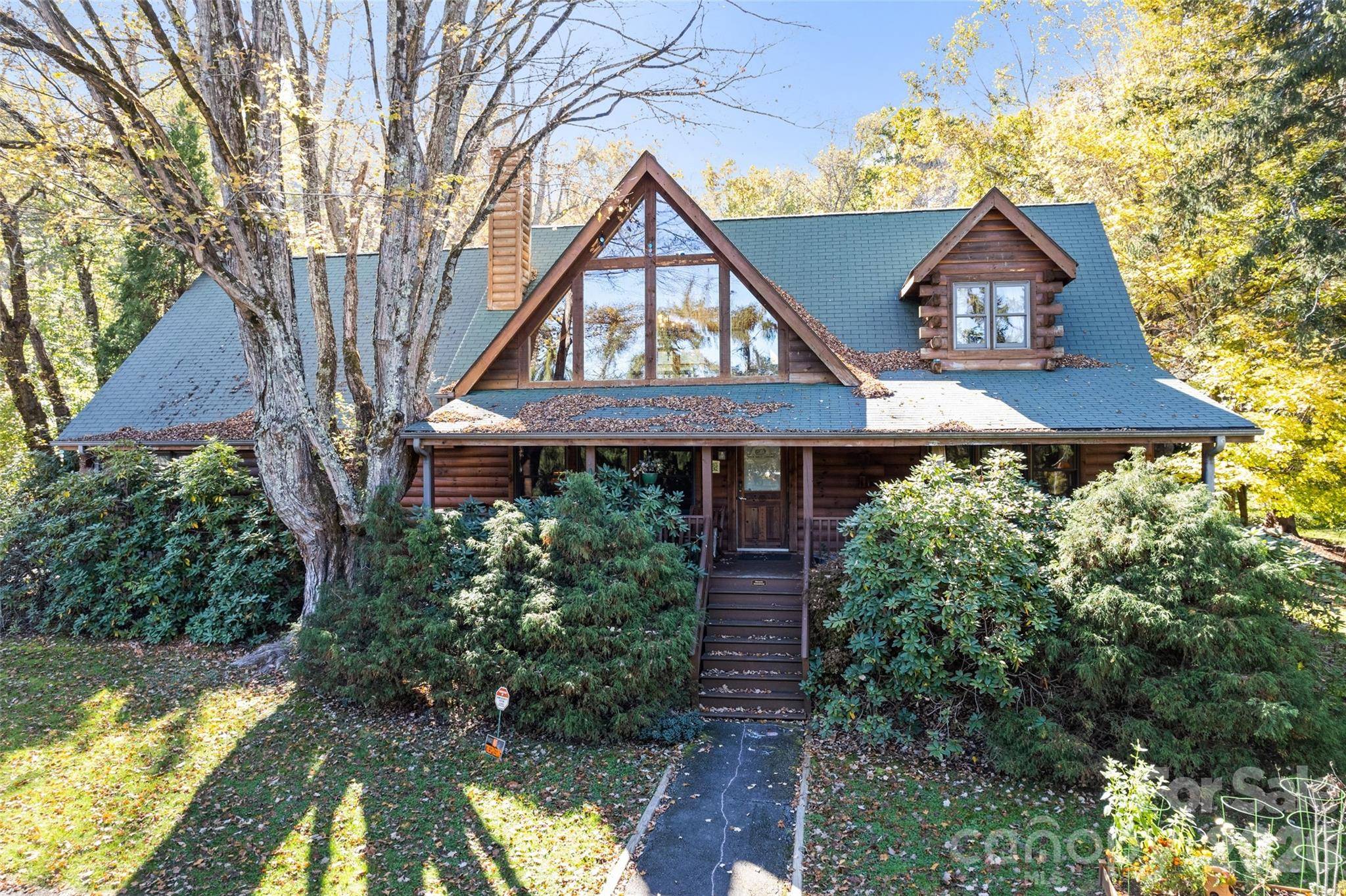 26 Gaddis Branch RD, Maggie Valley, NC 28751