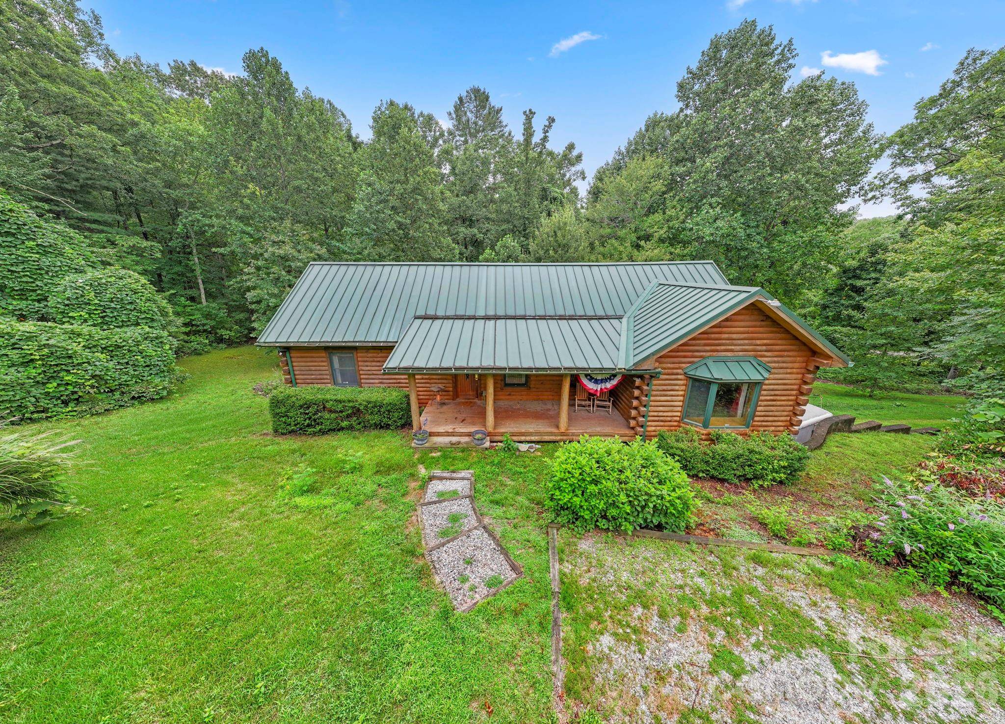 266 Rhododendron DR, Saluda, NC 28773