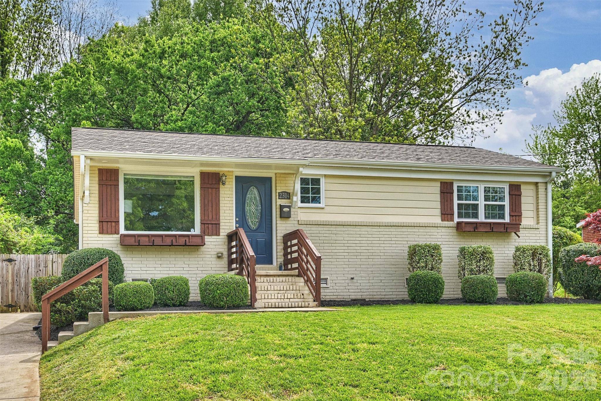 2314 Crestview DR, Charlotte, NC 28216