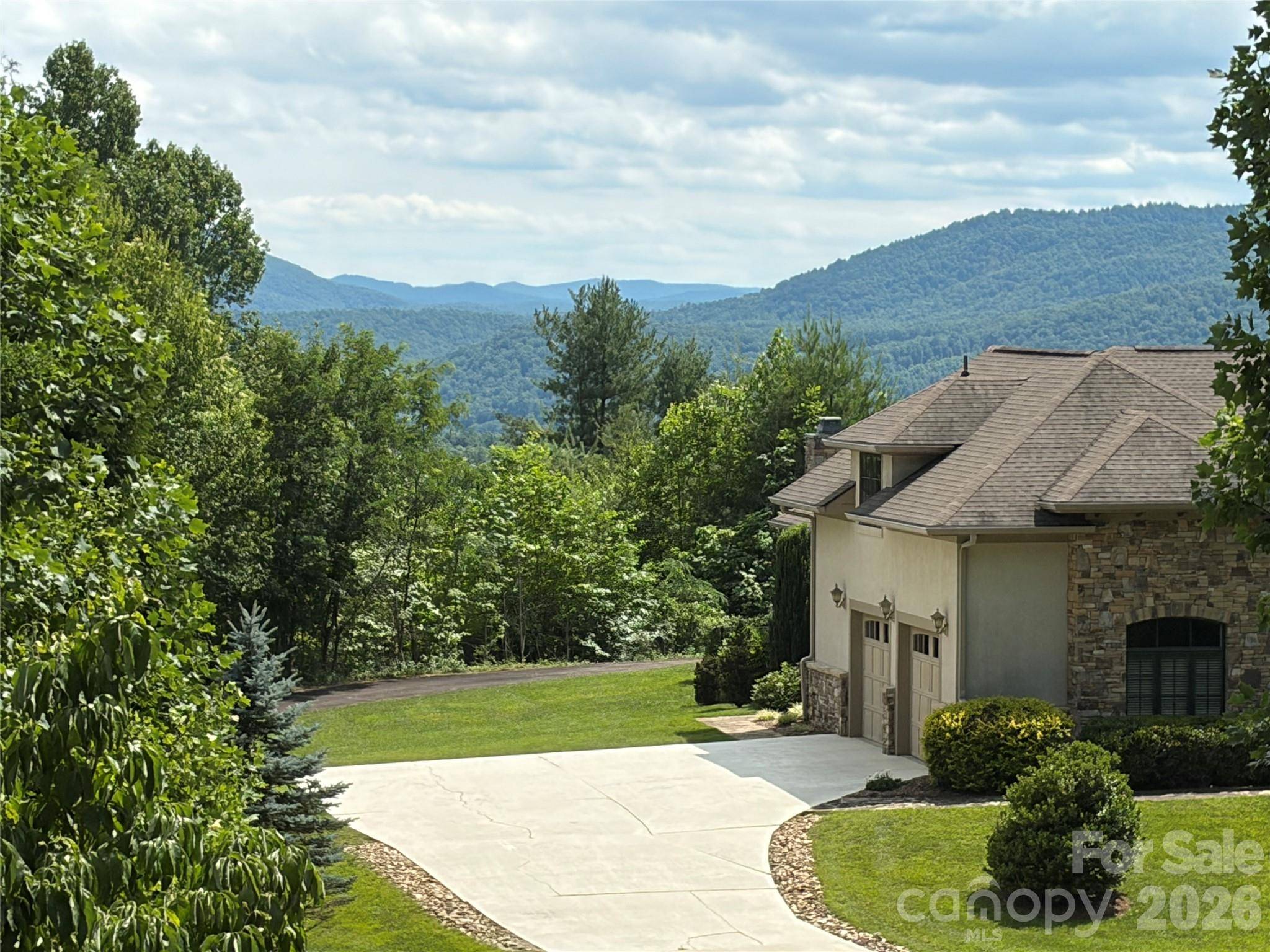 315 Crossvine TRL, Hendersonville, NC 28739