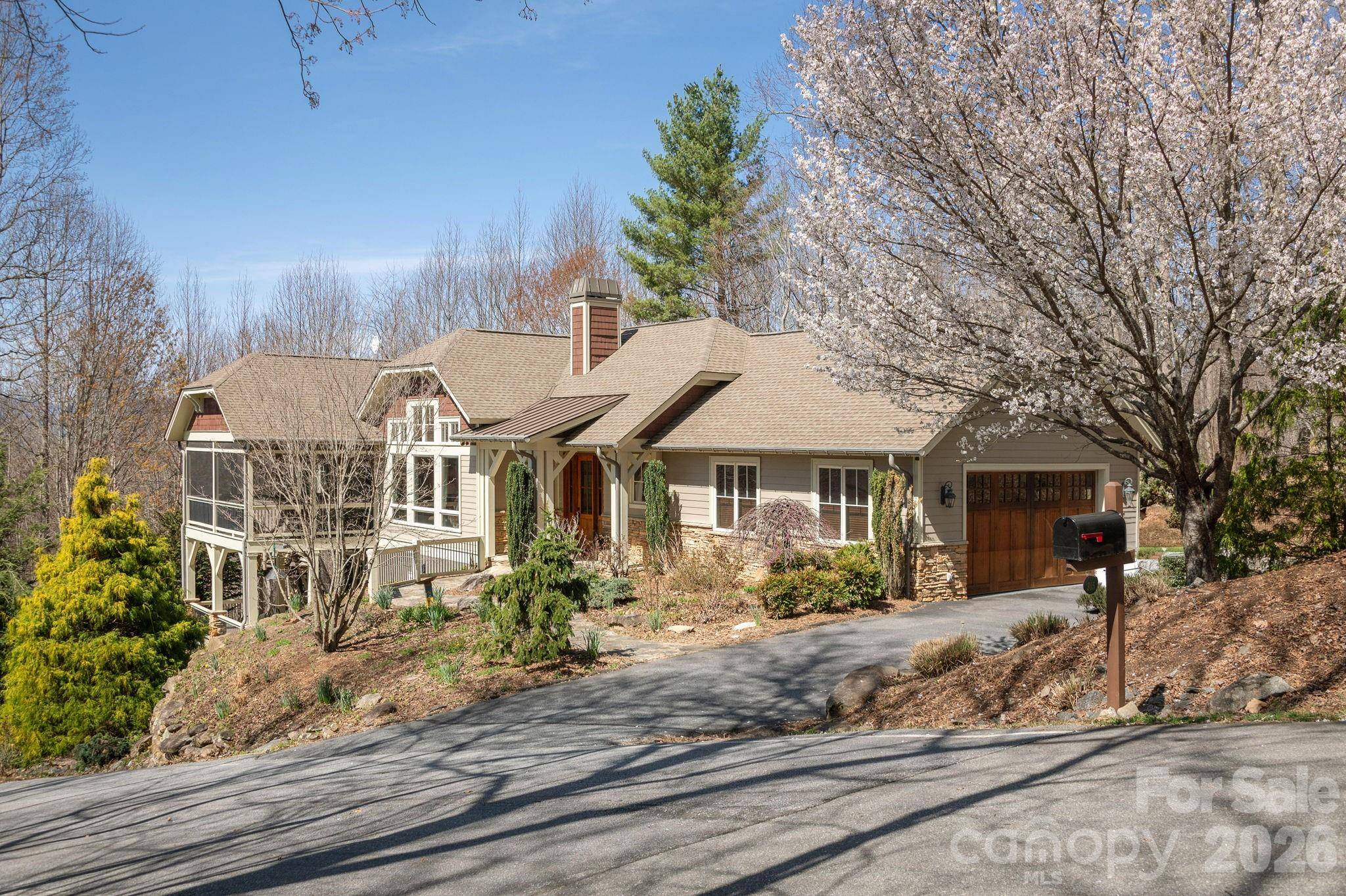 315 Crossvine TRL, Hendersonville, NC 28739