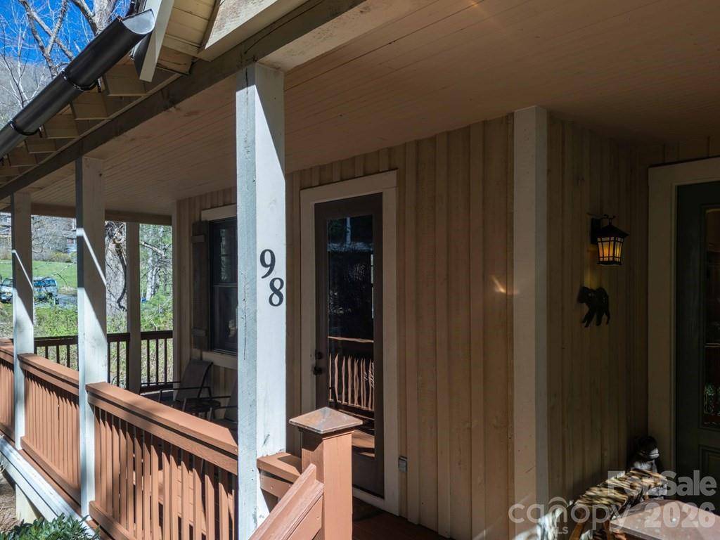 98 Mill Pond DR, Tuckasegee, NC 28783