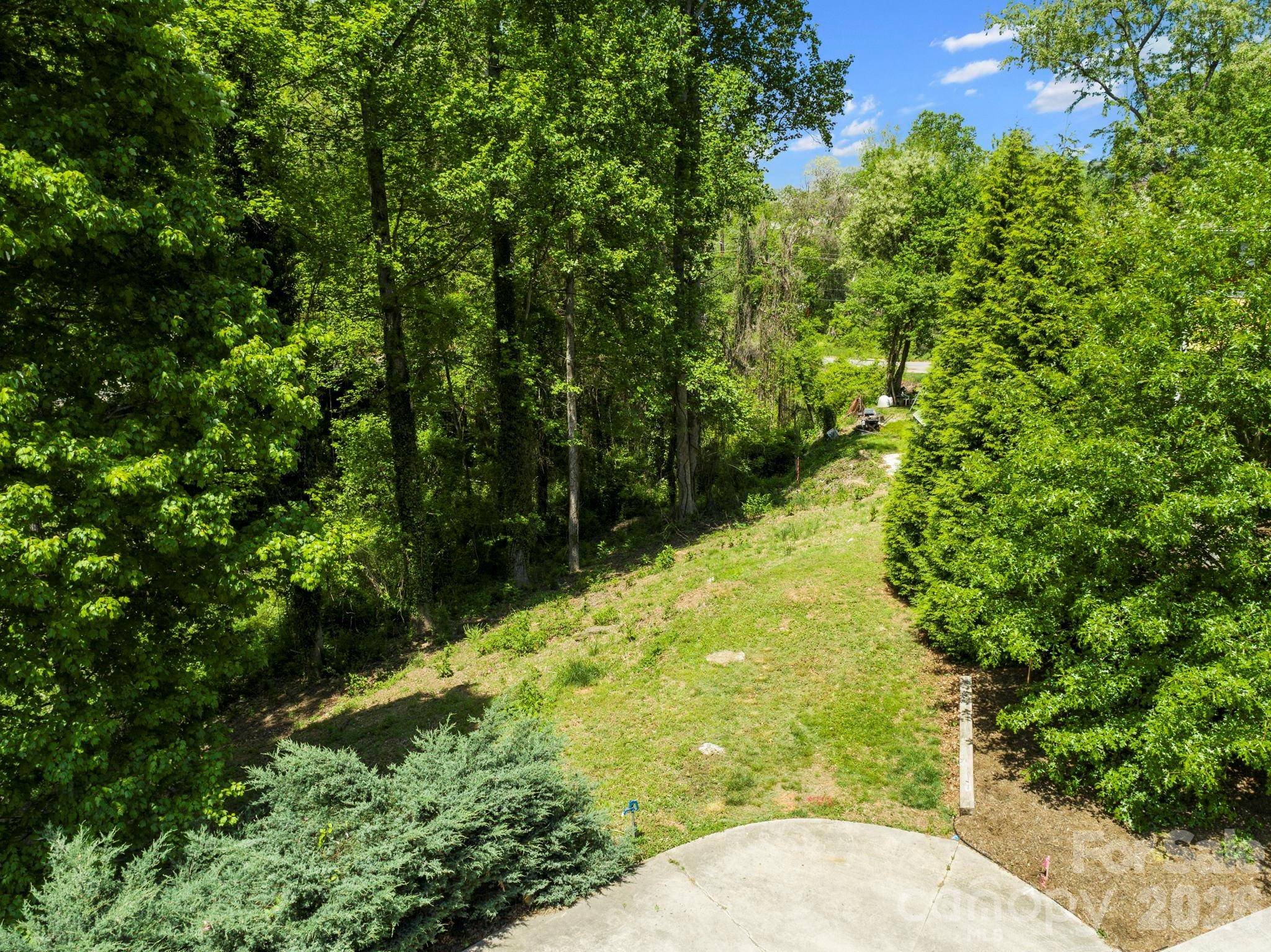 20 Riverlink LN, Asheville, NC 28806