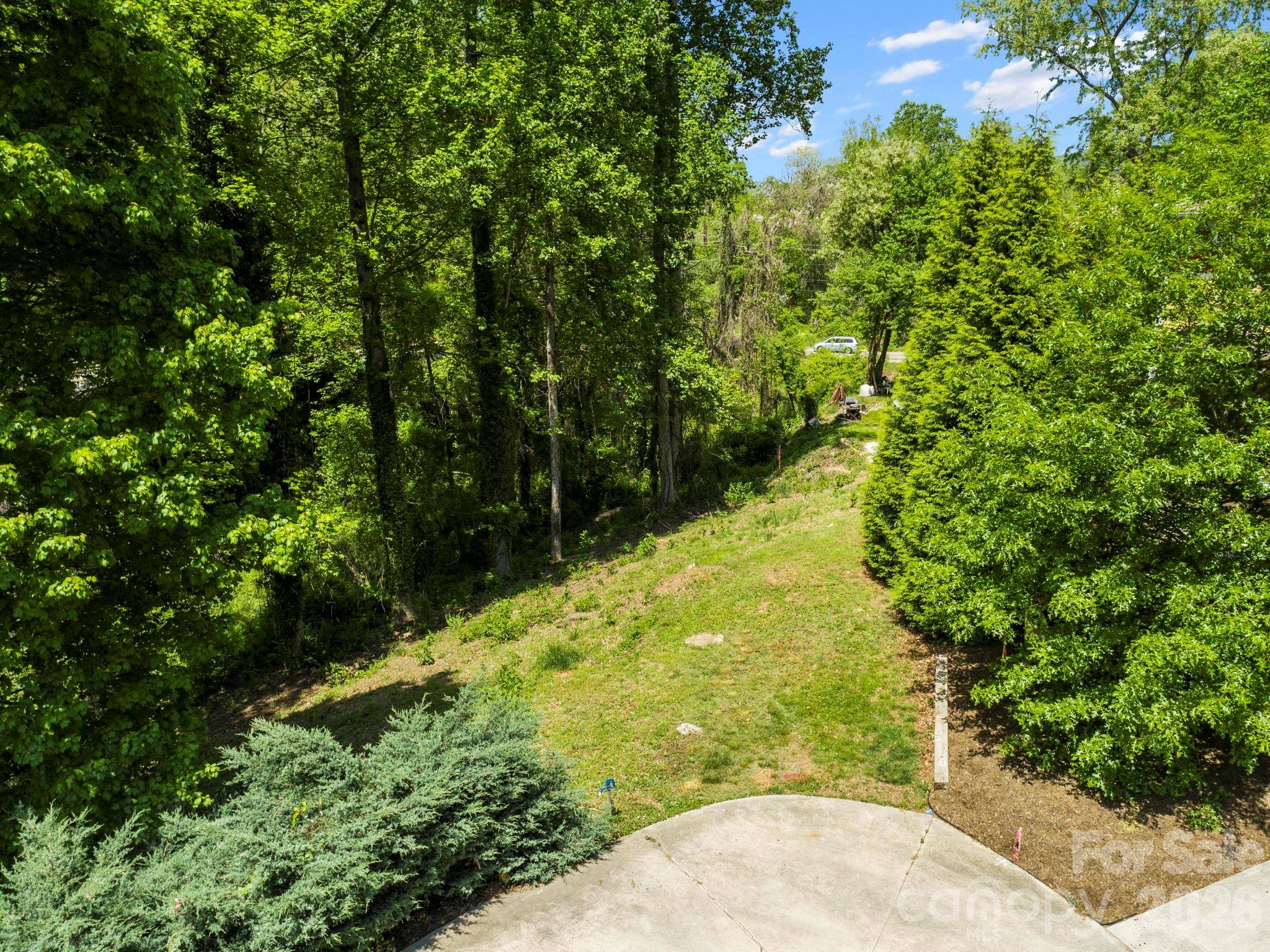 20 Riverlink LN, Asheville, NC 28806