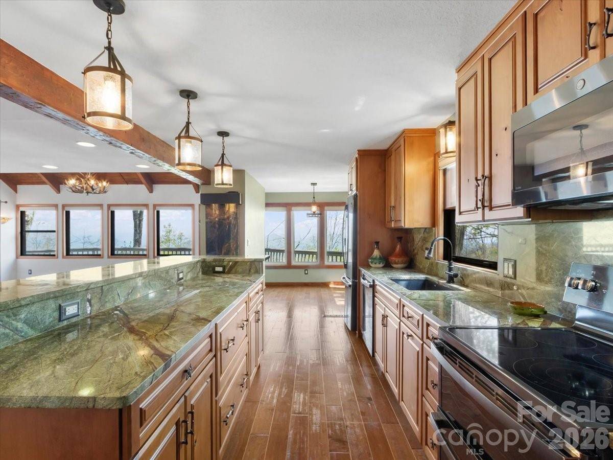 49 Slickrock Ridge WAY S, Burnsville, NC 28714