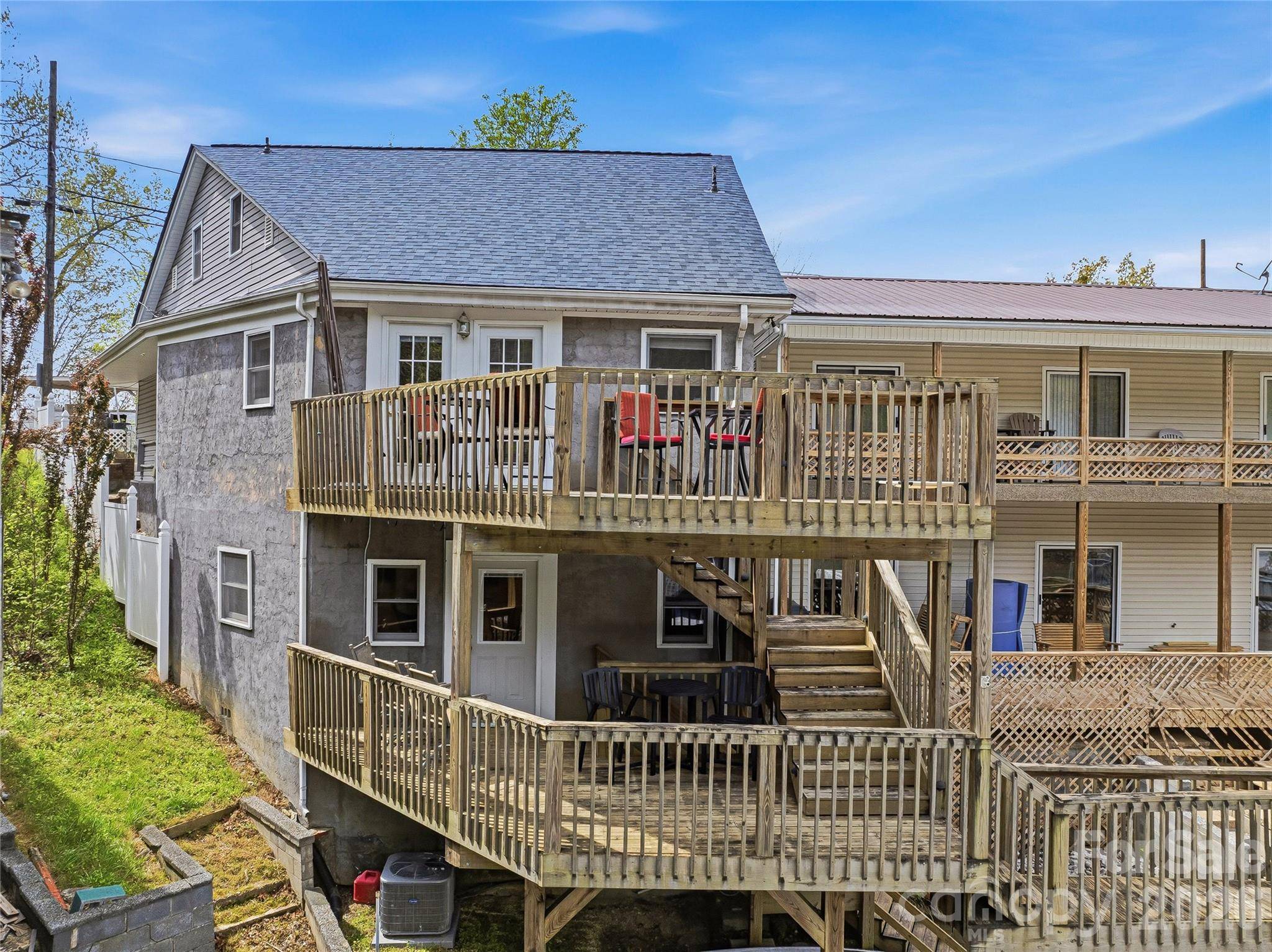 102 Havnaers PT, Lake Lure, NC 28746
