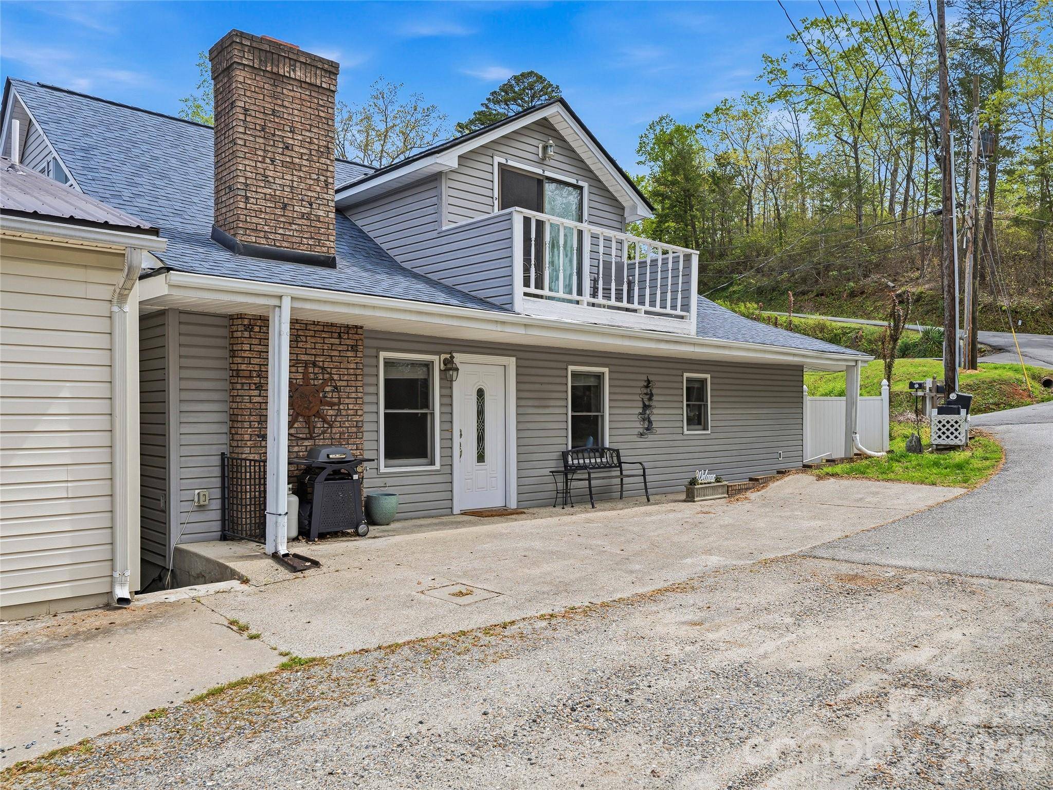 102 Havnaers PT, Lake Lure, NC 28746