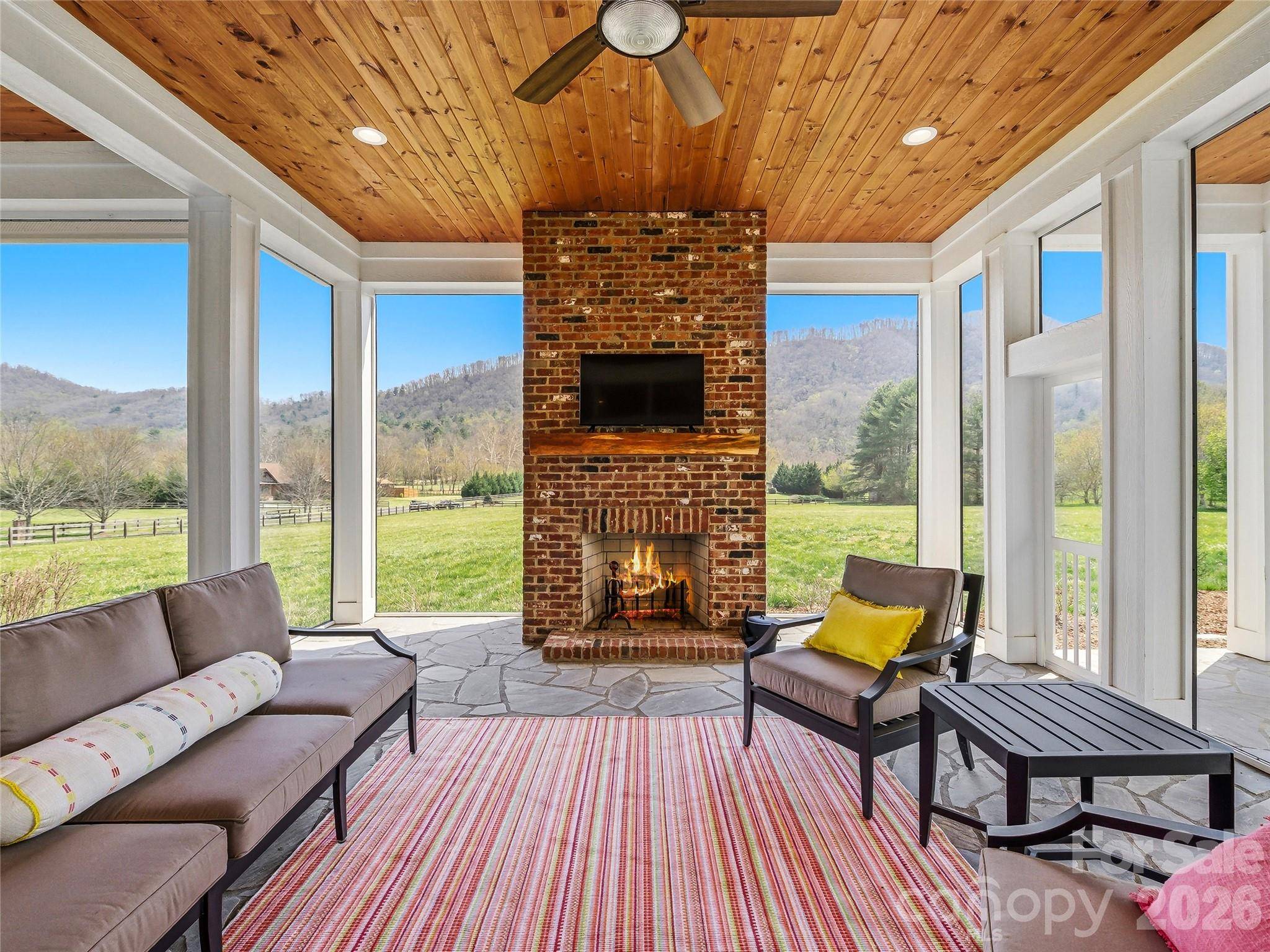 5 Sweetgrass LN, Fletcher, NC 28732