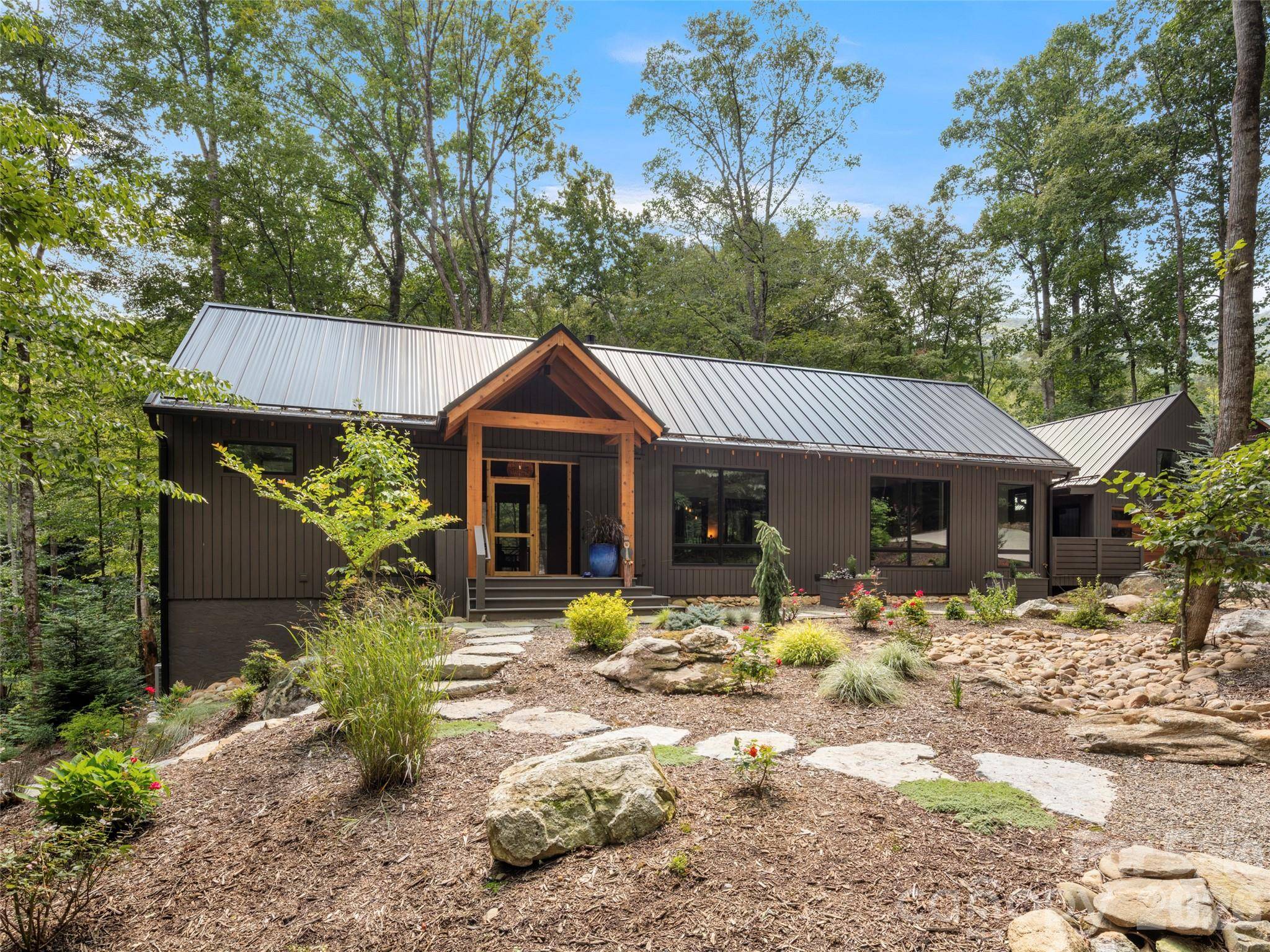80 Hemlock CIR, Black Mountain, NC 28711
