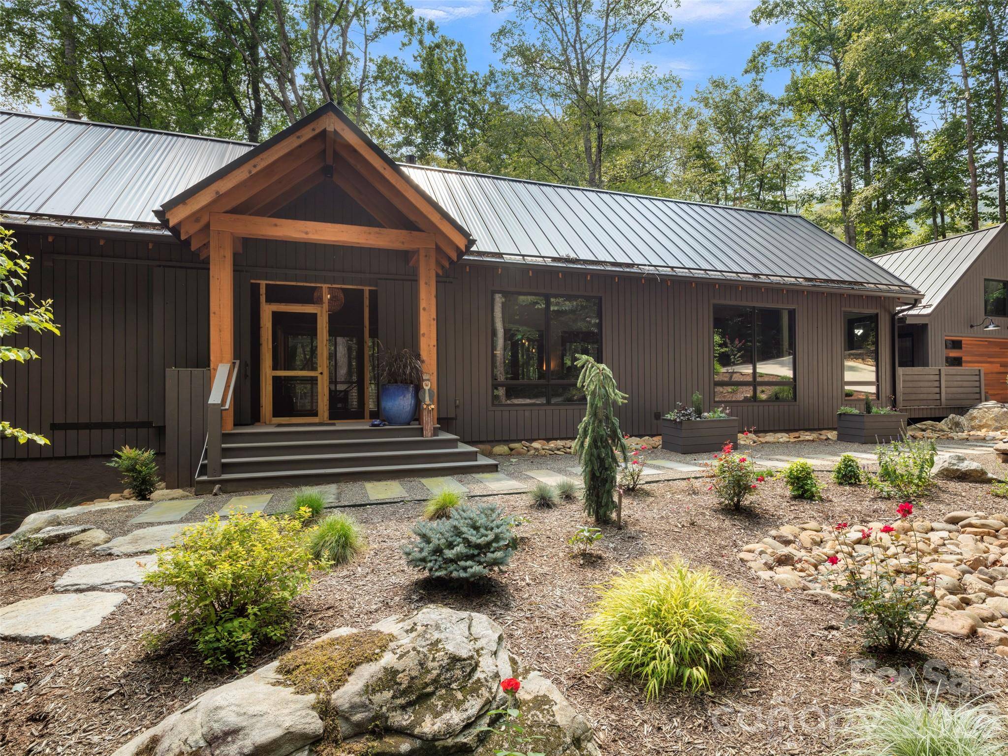 80 Hemlock CIR, Black Mountain, NC 28711
