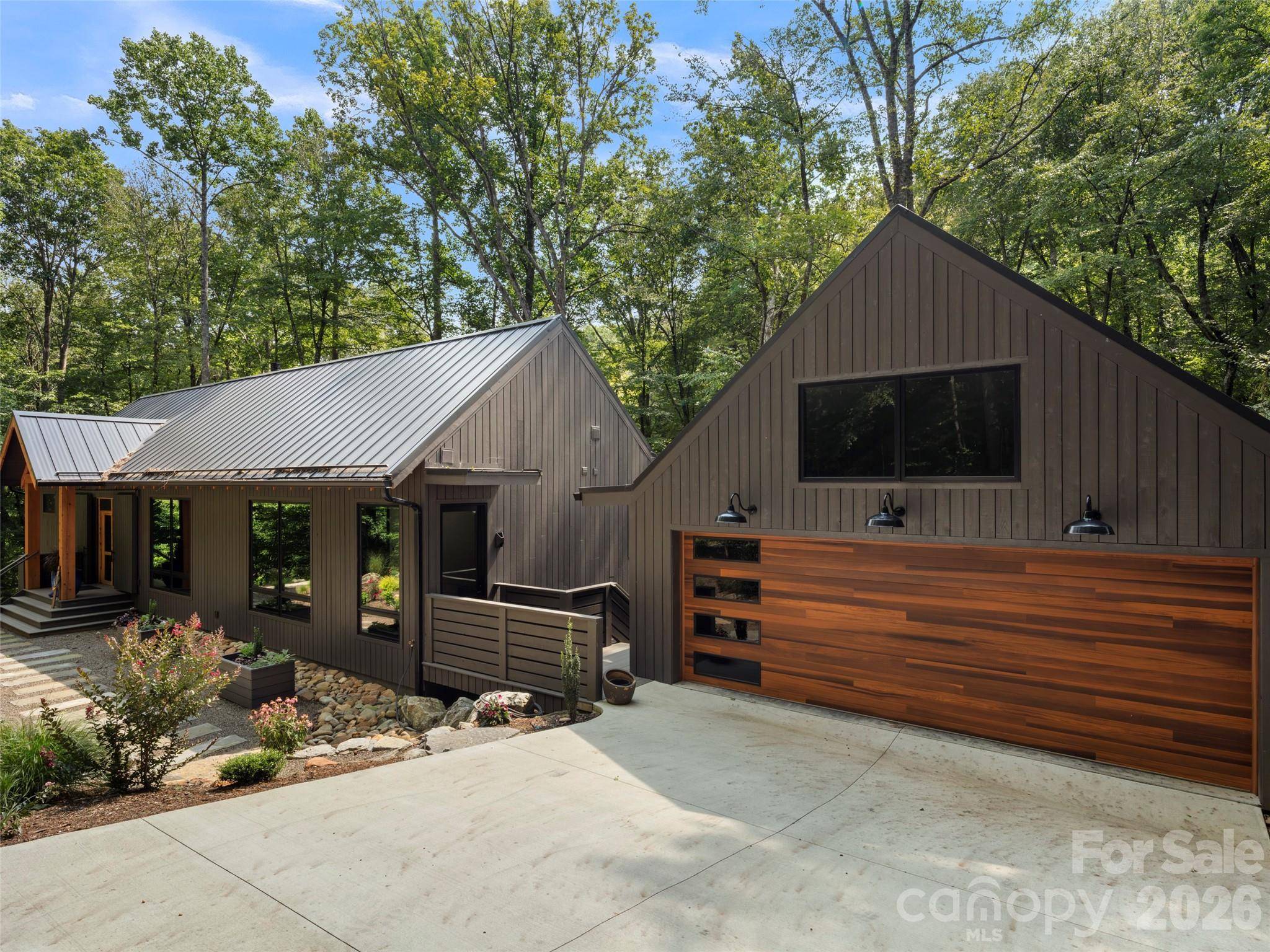 80 Hemlock CIR, Black Mountain, NC 28711