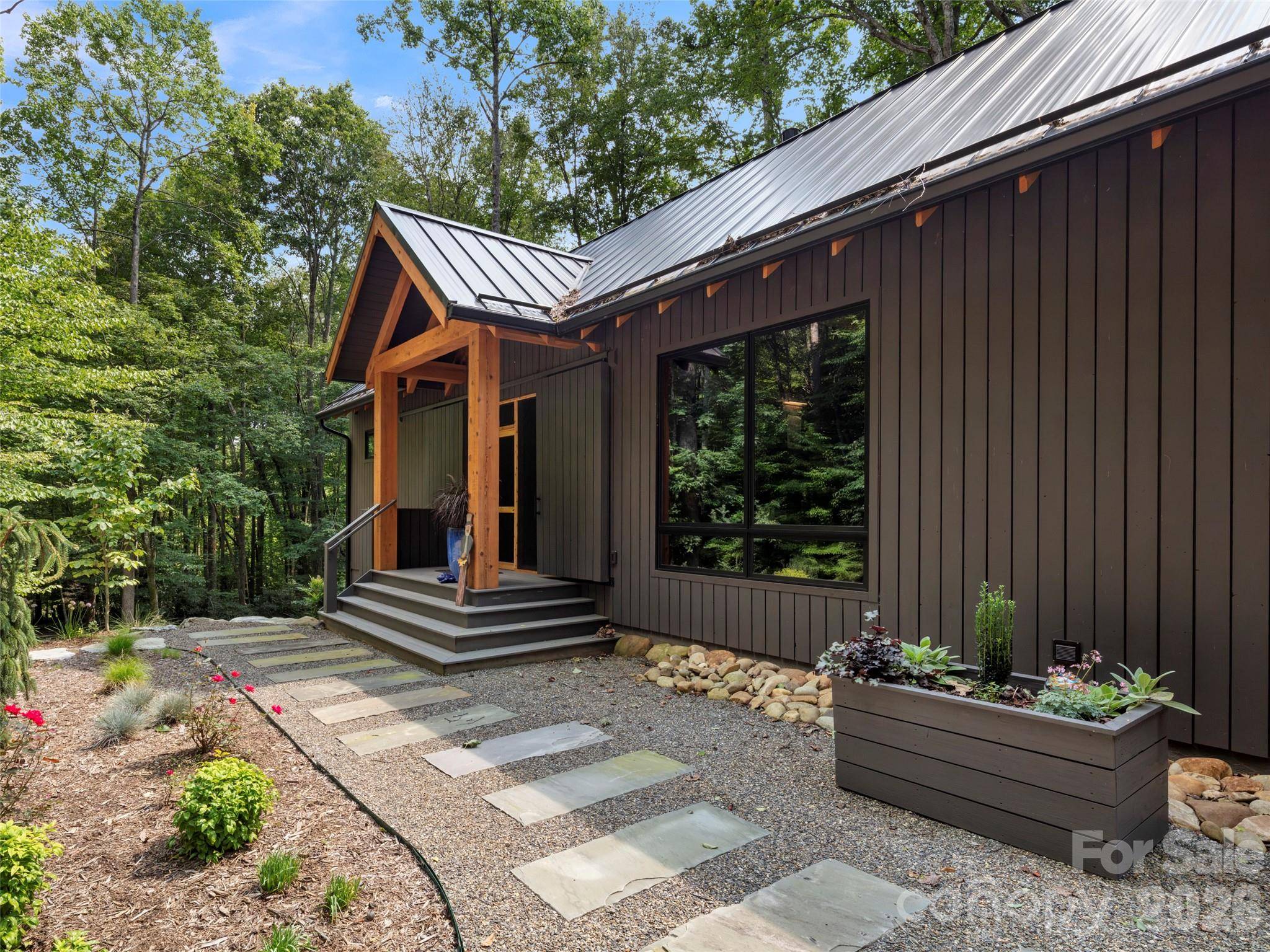 80 Hemlock CIR, Black Mountain, NC 28711