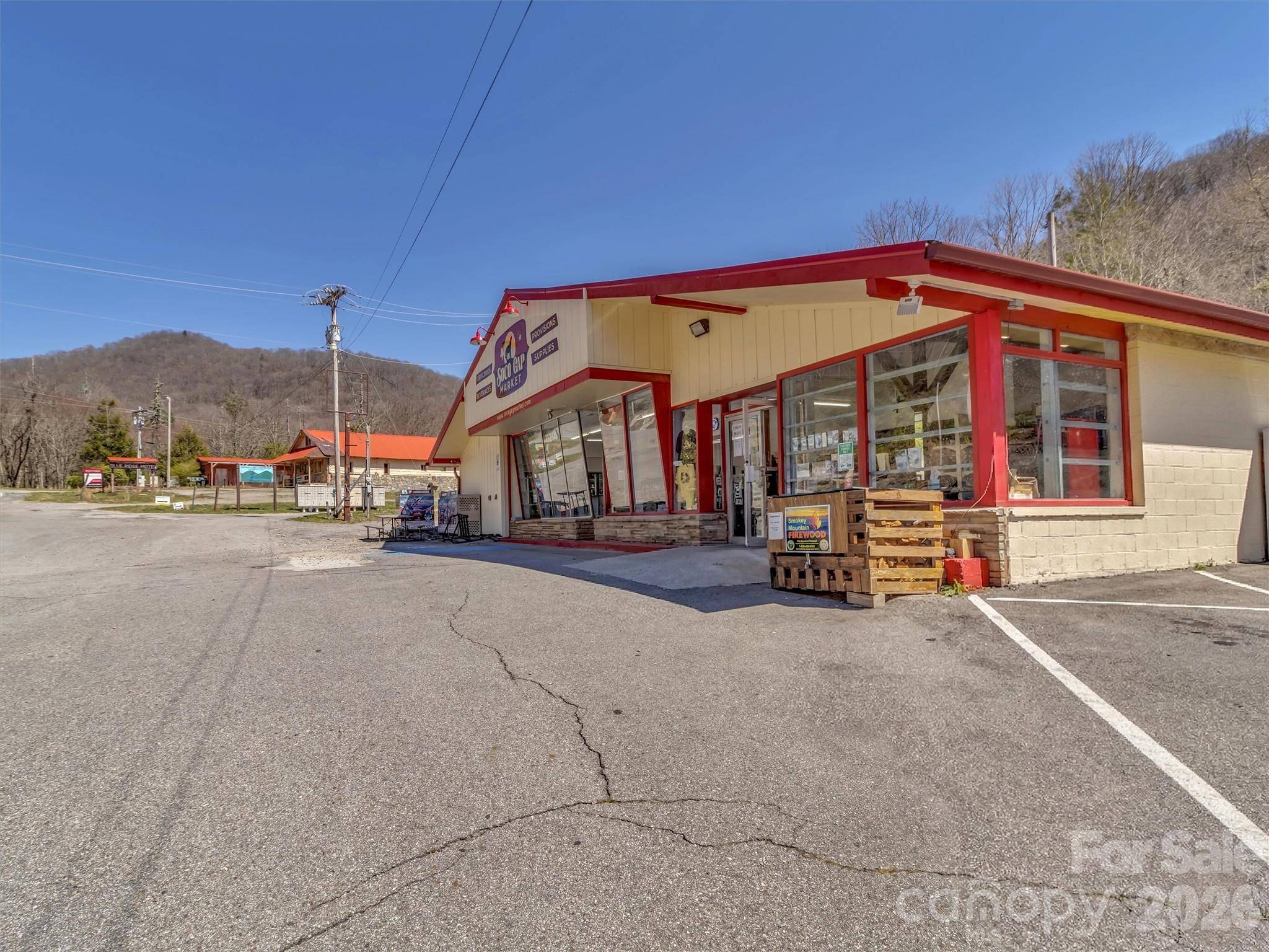 11214 US 19 HWY N, Maggie Valley, NC 28751