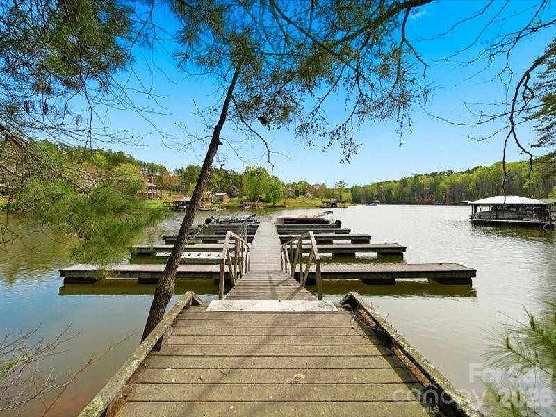 6074 Plantation Pointe DR, Granite Falls, NC 28630