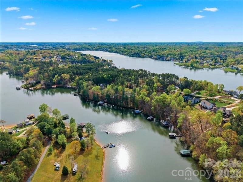 6074 Plantation Pointe DR, Granite Falls, NC 28630