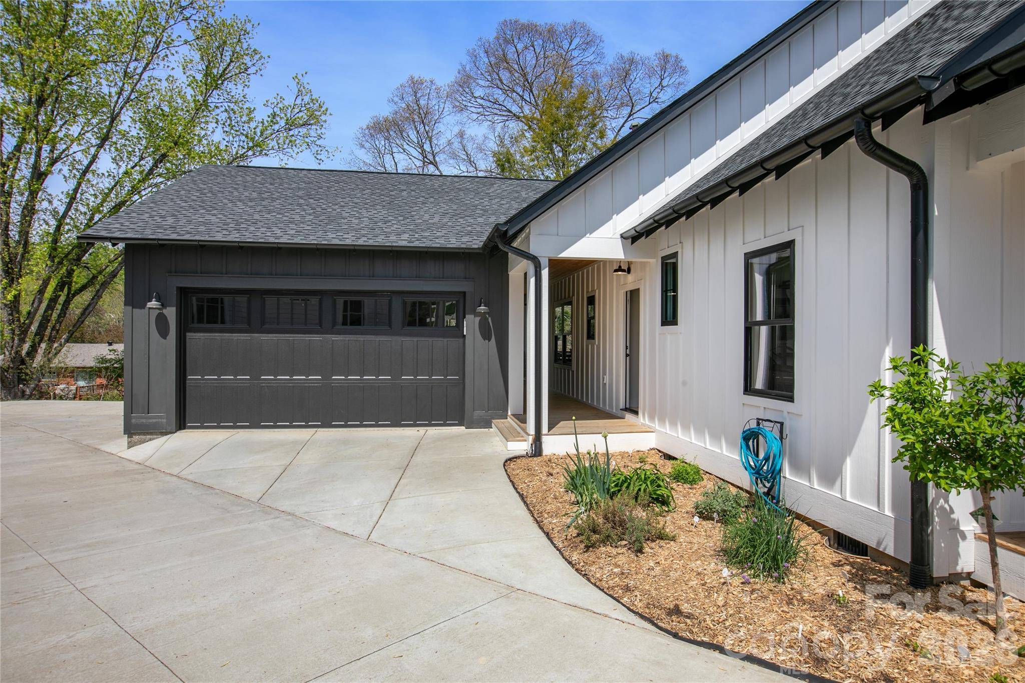 71 Hidden Pond LN, Brevard, NC 28712