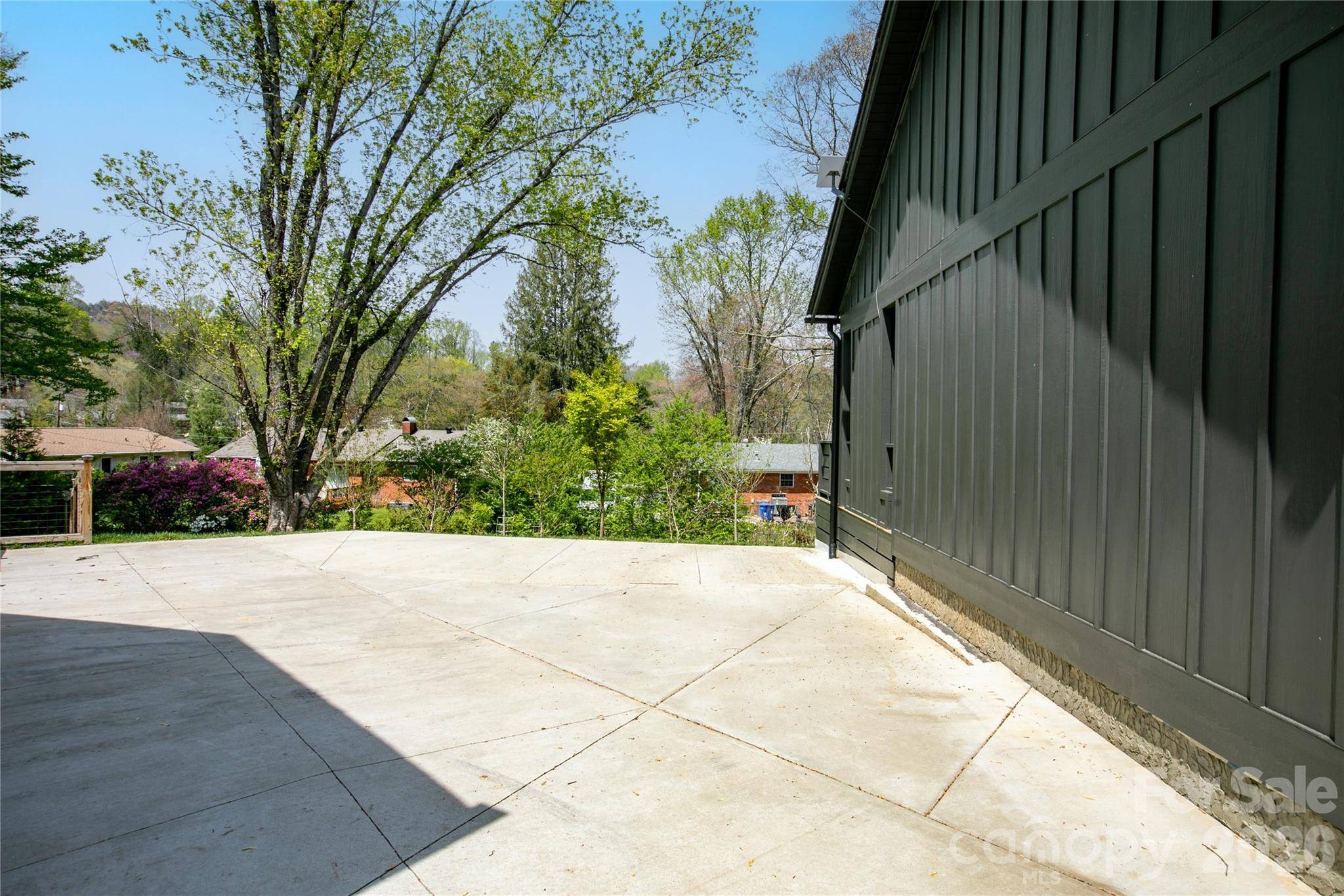 71 Hidden Pond LN, Brevard, NC 28712