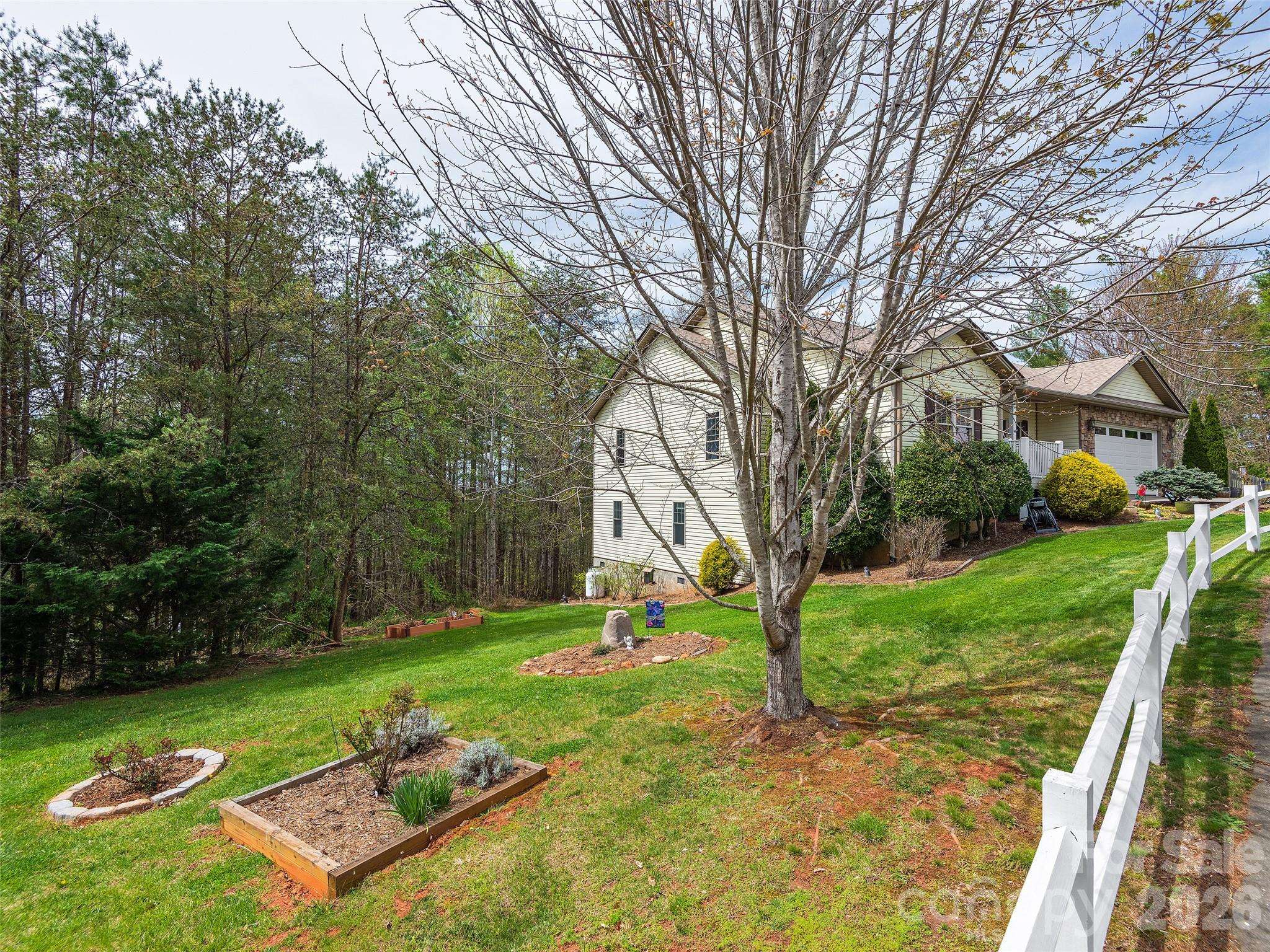 26 Lancaster LN, Weaverville, NC 28787