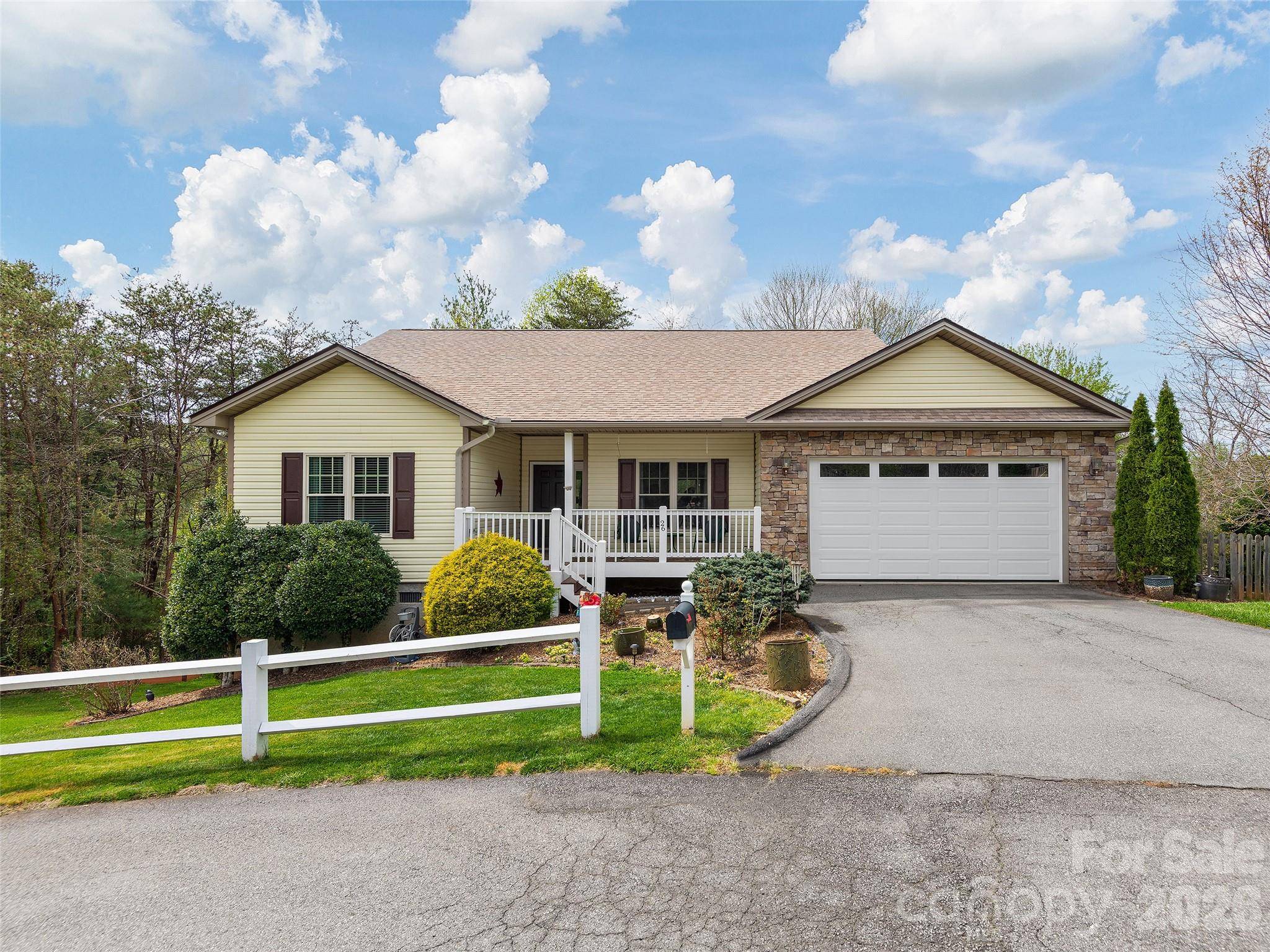 26 Lancaster LN, Weaverville, NC 28787