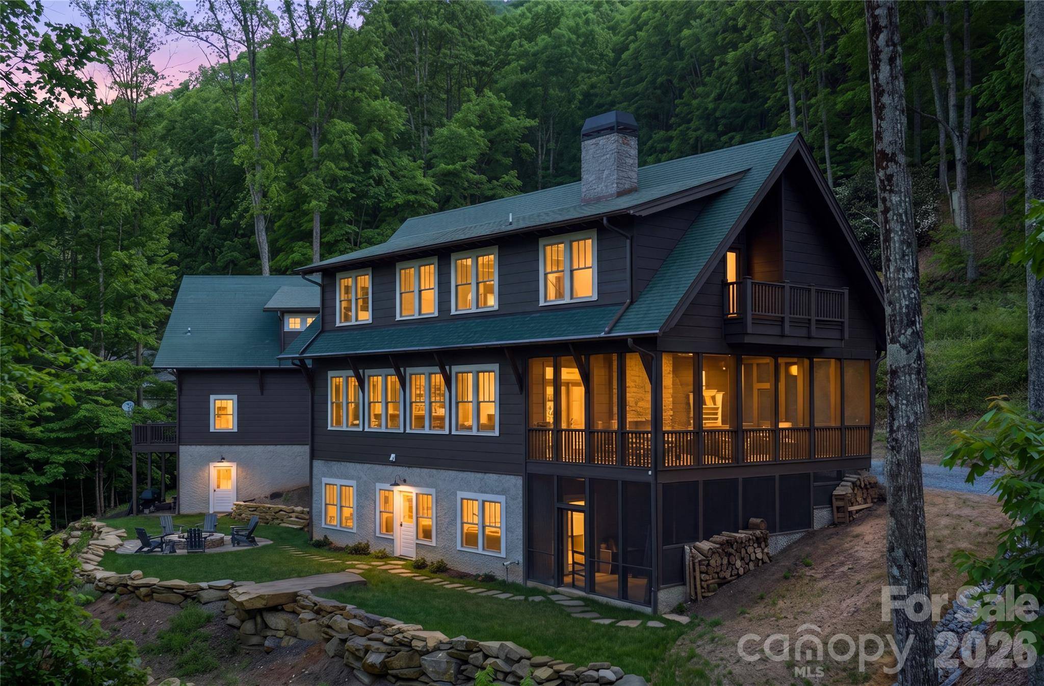 51 Summit RD, Swannanoa, NC 28778