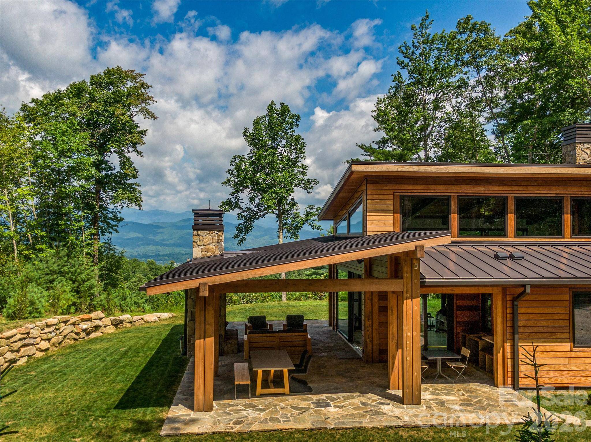 30 Banks LN, Brevard, NC 28712