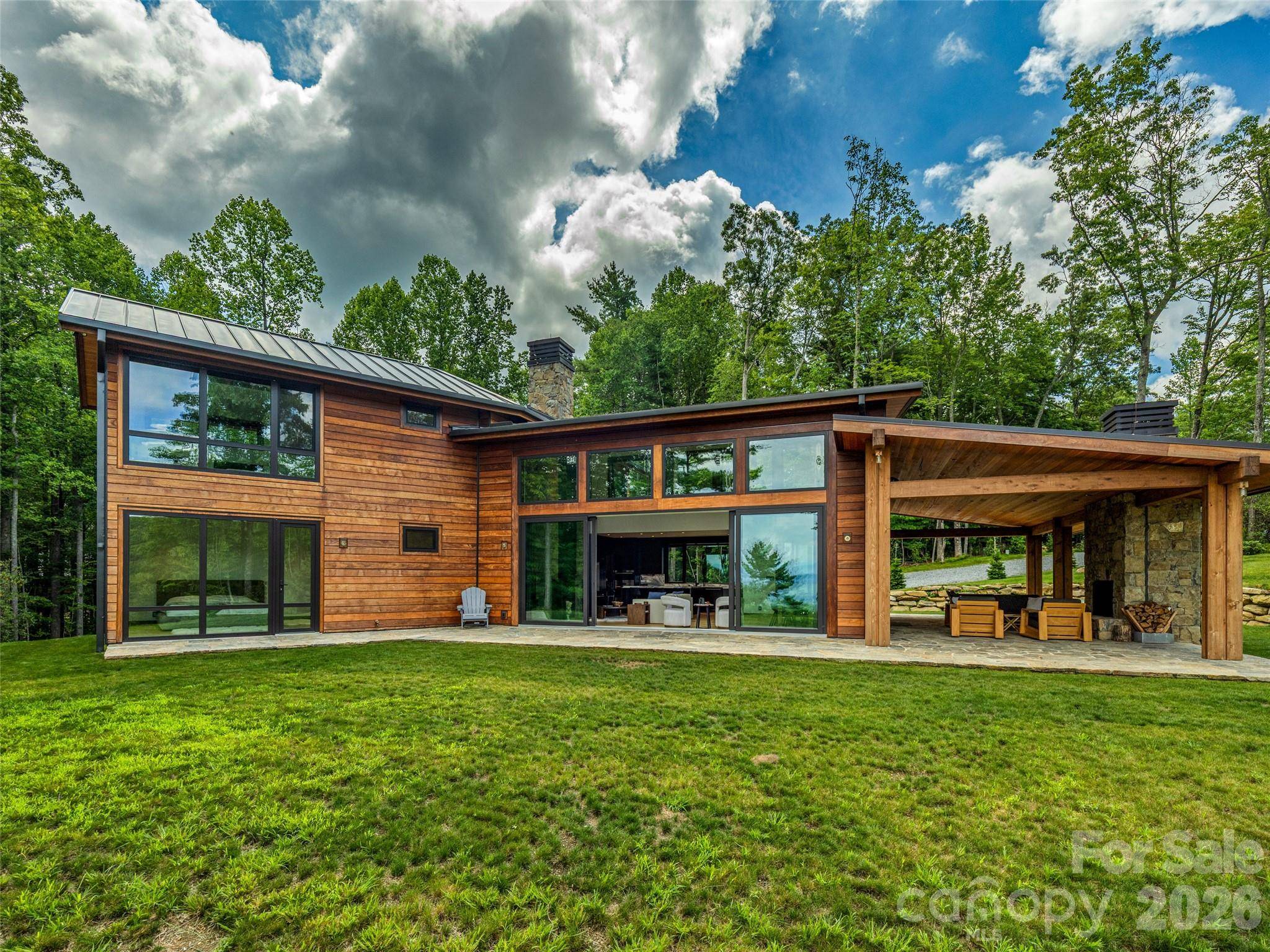 30 Banks LN, Brevard, NC 28712