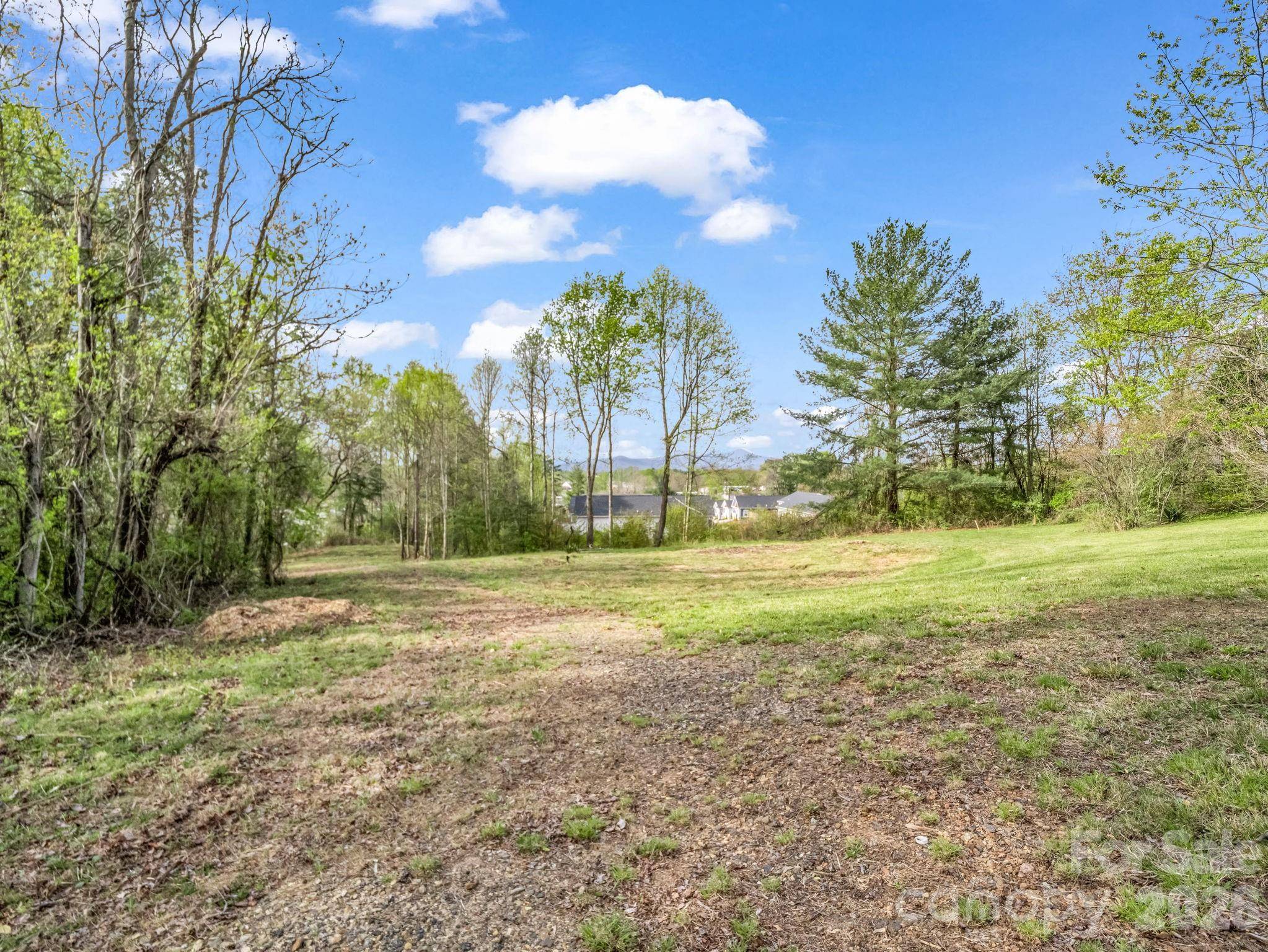26 Adams Hill RD, Asheville, NC 28806