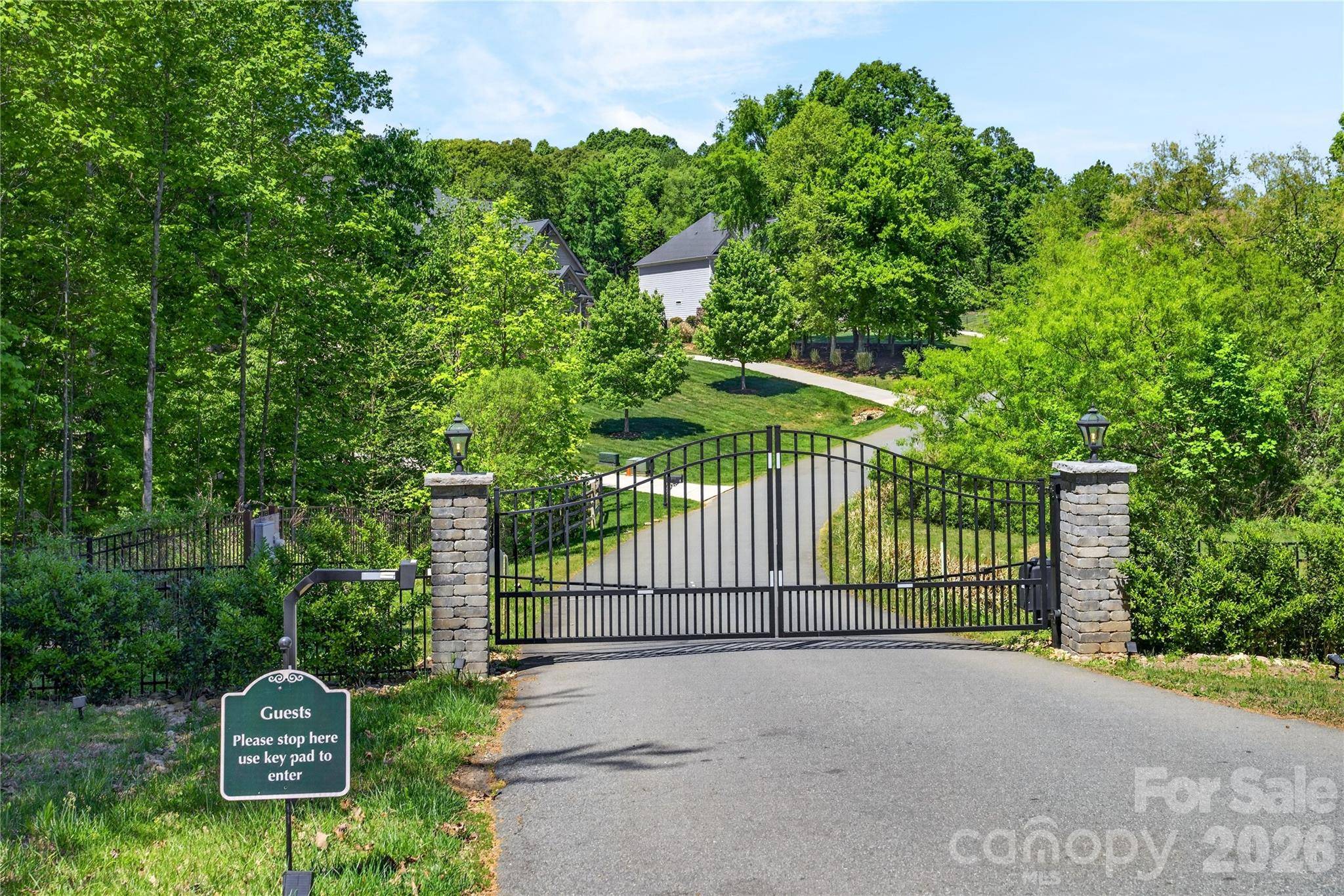 121 Leeward Shoals LN, Mooresville, NC 28117