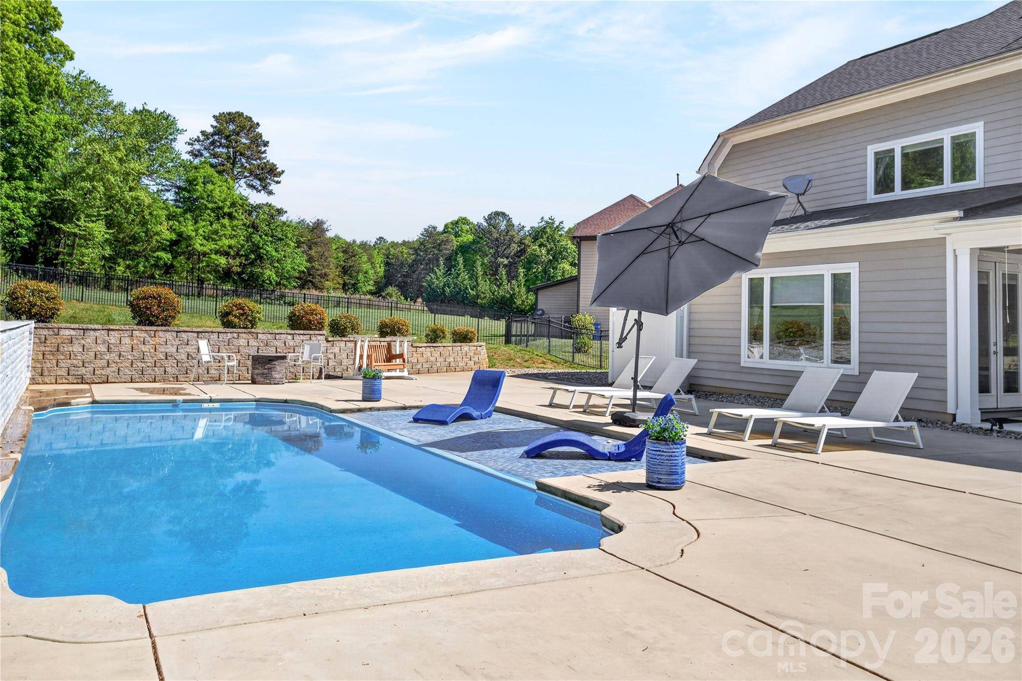 121 Leeward Shoals LN, Mooresville, NC 28117