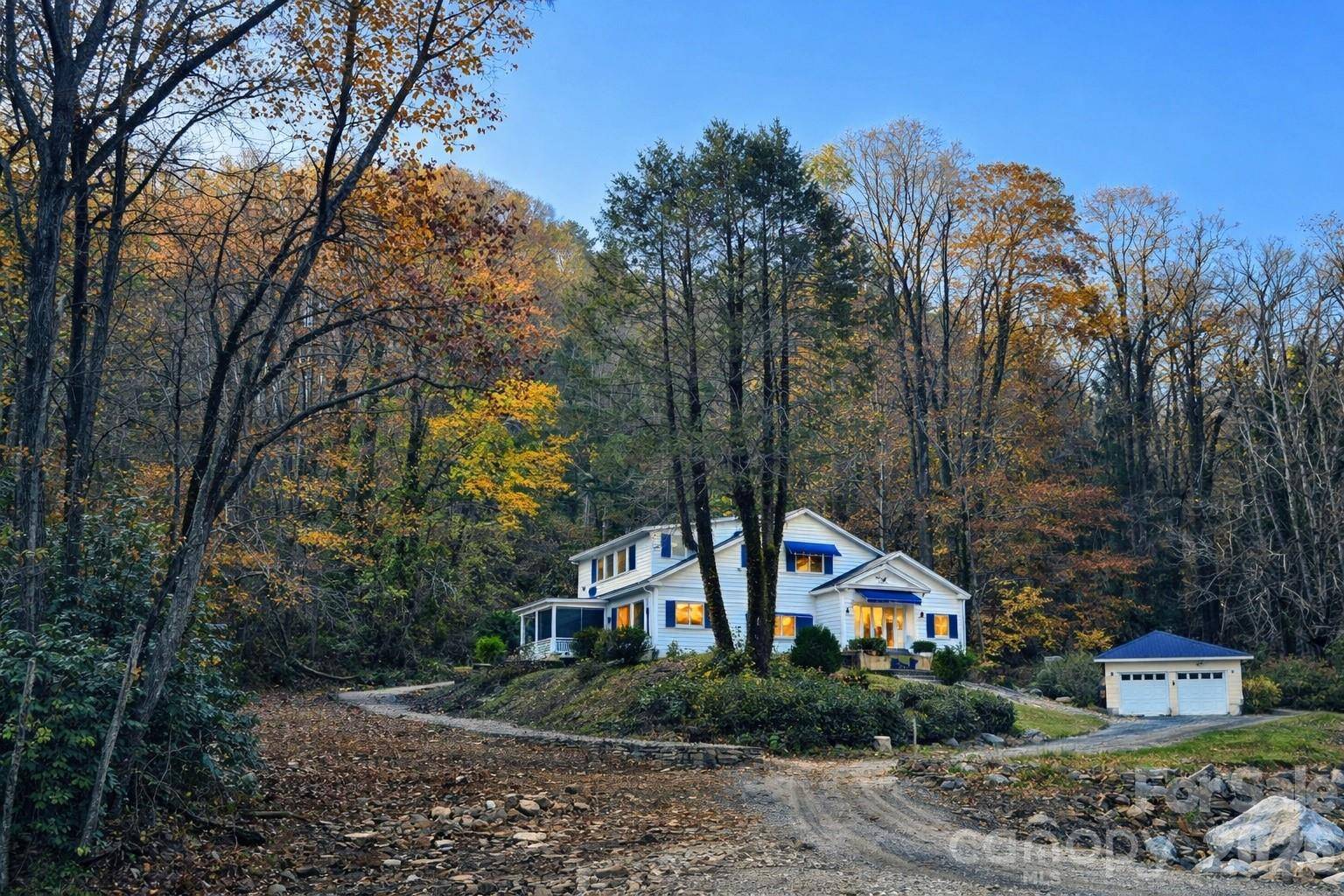 34 Landfair LN, Hendersonville, NC 28792