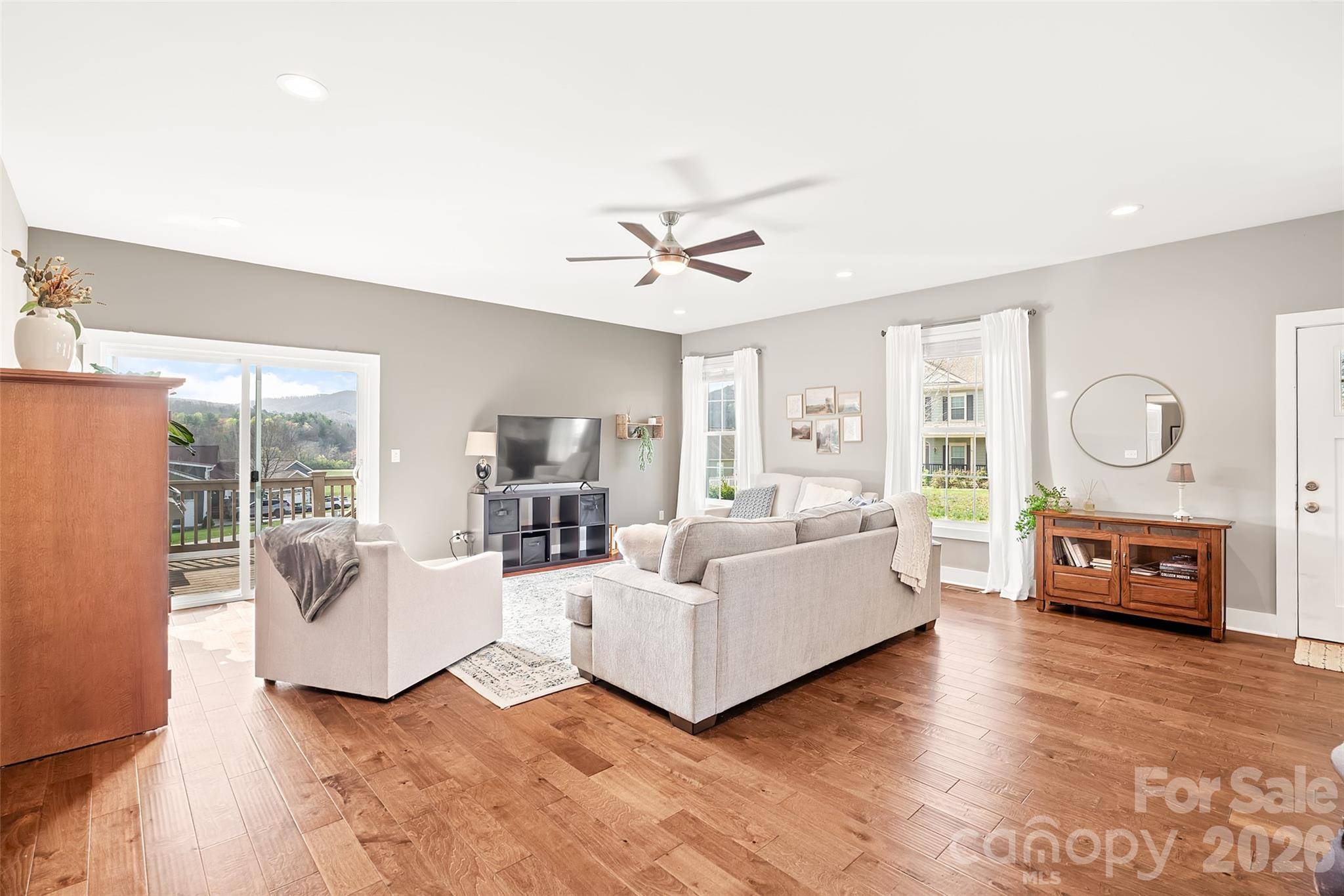 223 River Breeze LN, Etowah, NC 28729