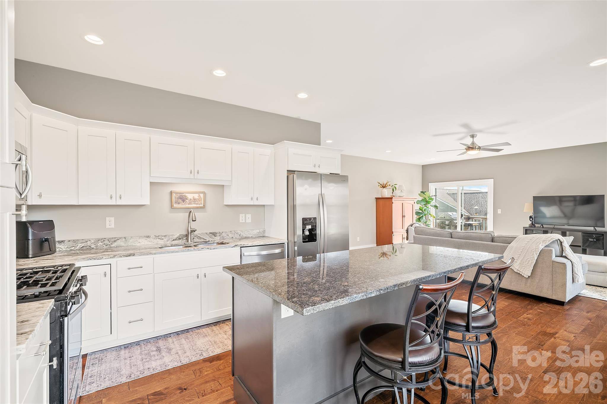 223 River Breeze LN, Etowah, NC 28729