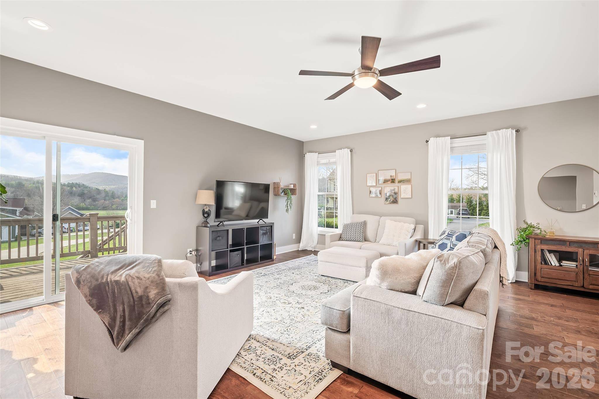 223 River Breeze LN, Etowah, NC 28729