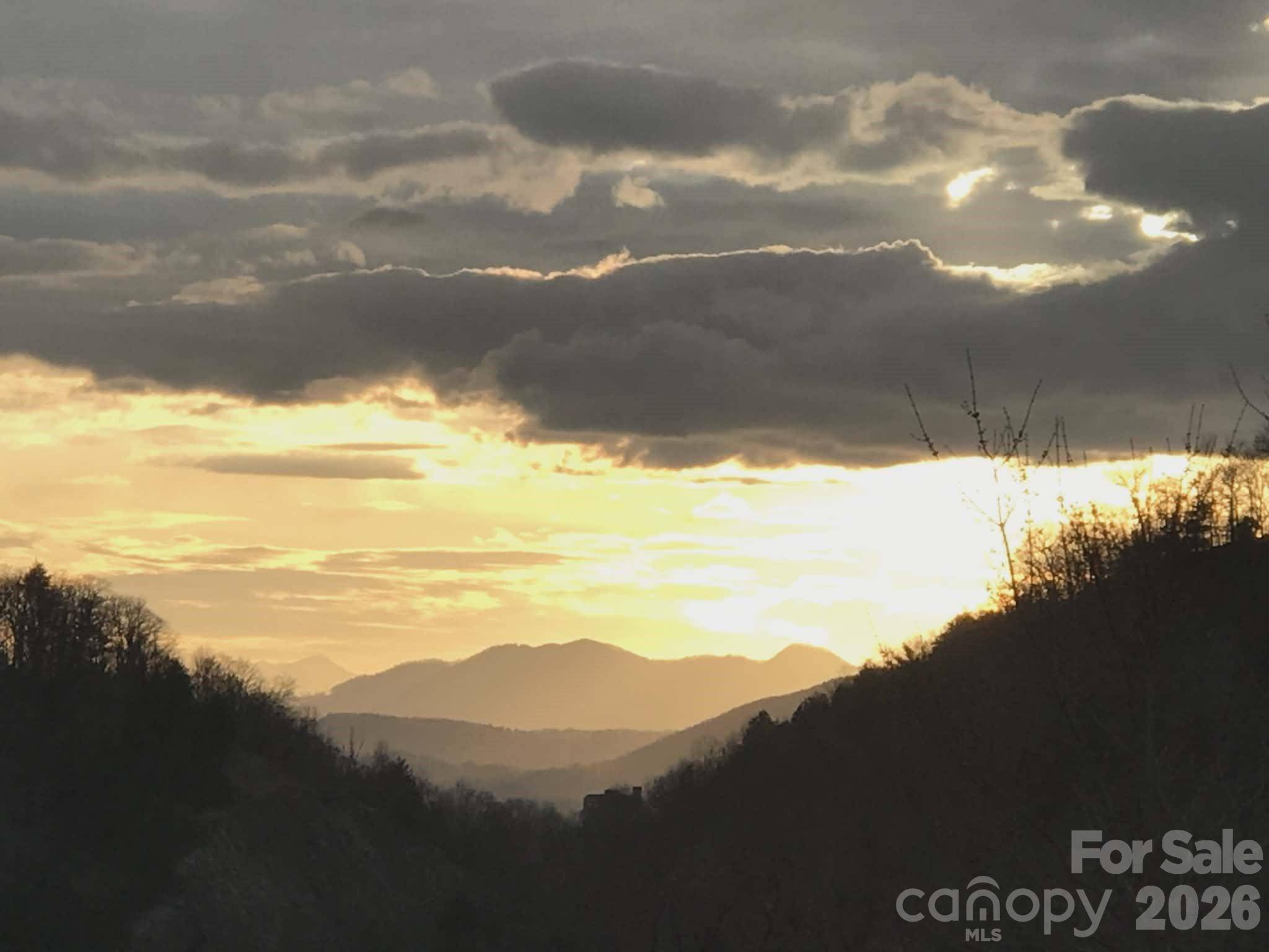 5 Stegall LN, Asheville, NC 28805