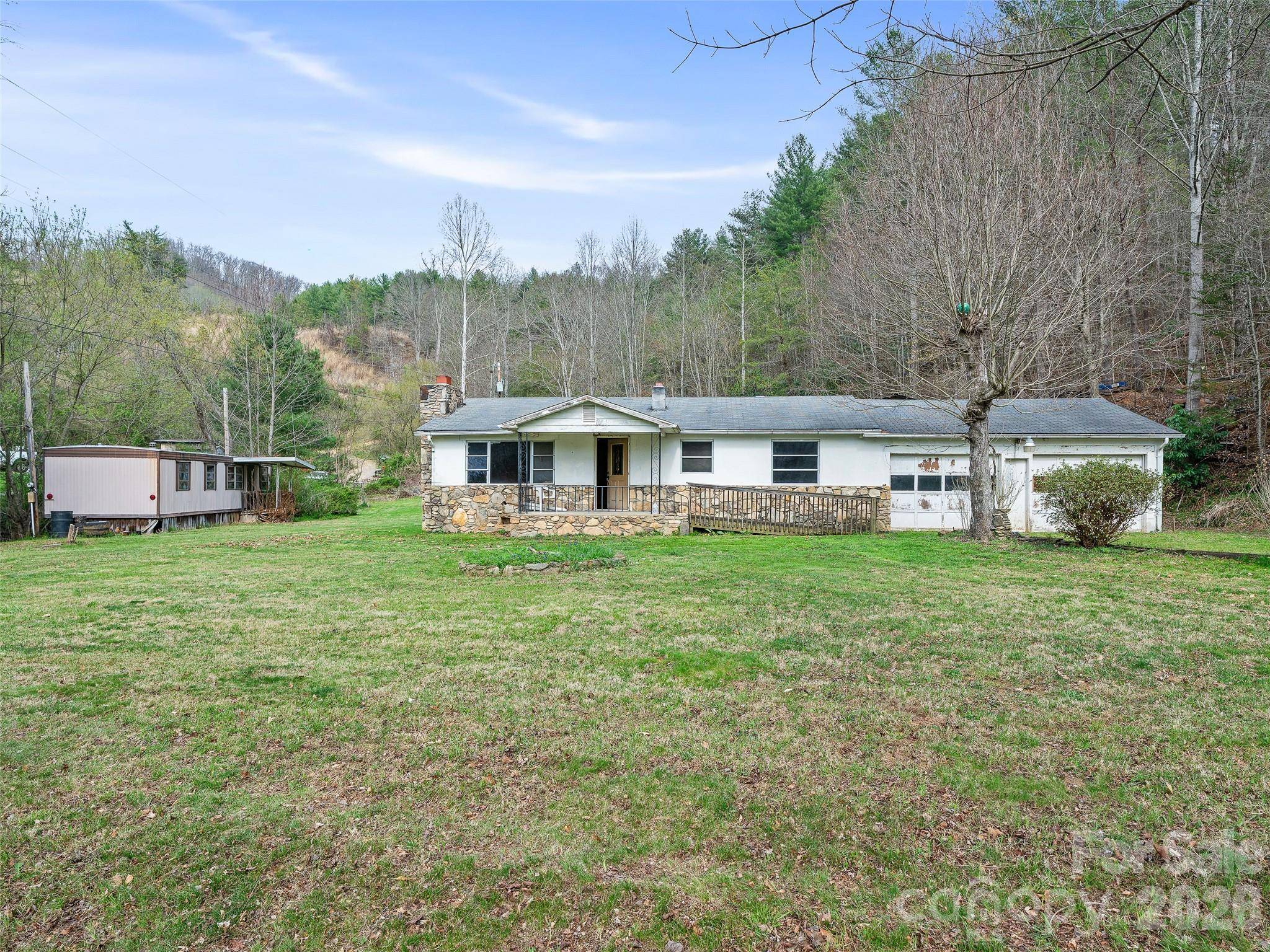 2432 Grapevine RD, Marshall, NC 28753